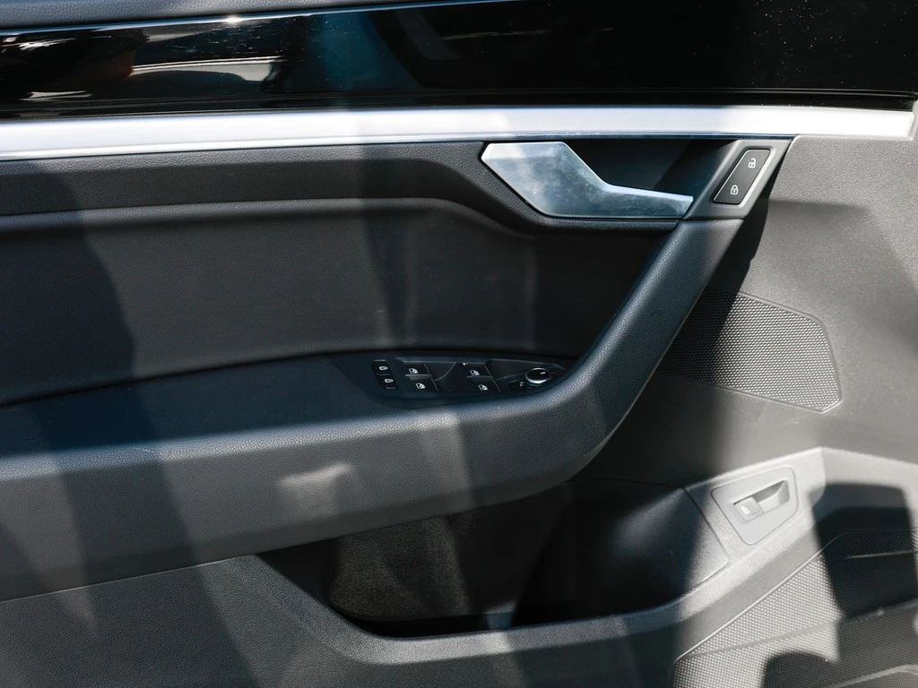 Volkswagen-Touareg-image-14