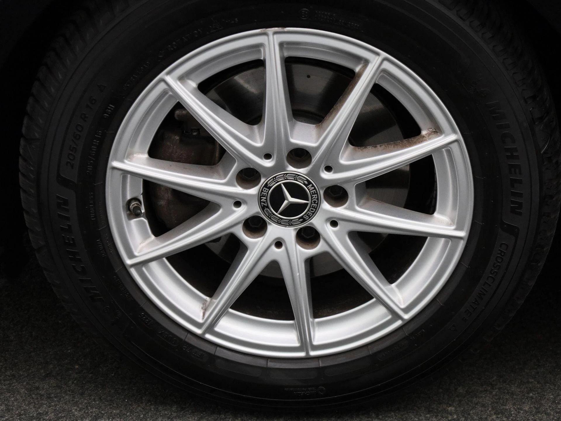 Mercedes-Benz-CLA-image-12
