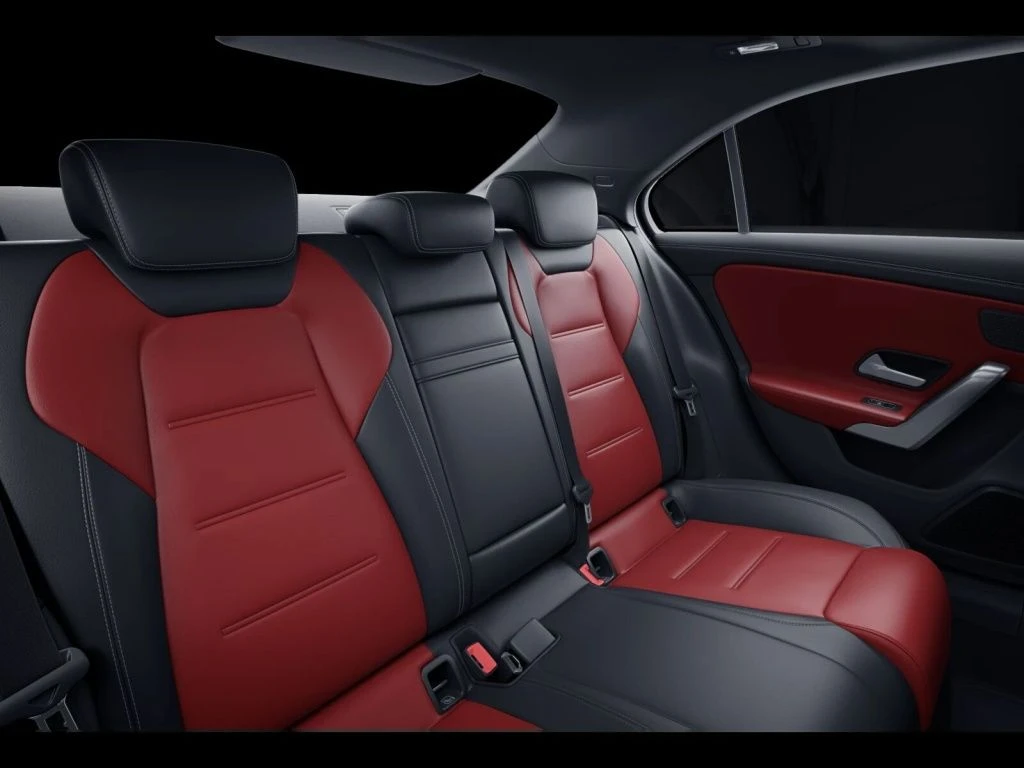 Mercedes-AMG-A-Klasse 35-image-10