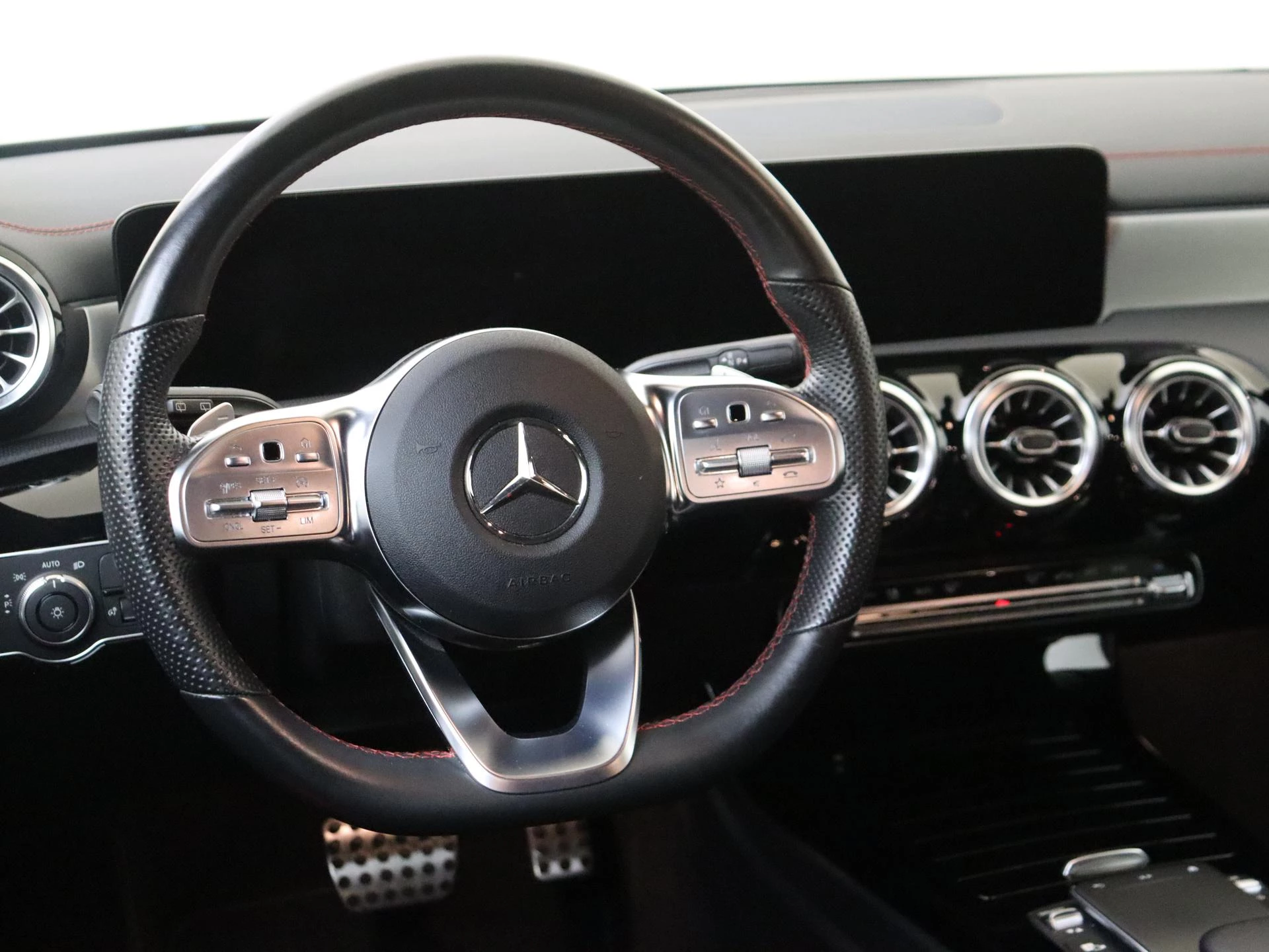 Mercedes-Benz-CLA-image-9