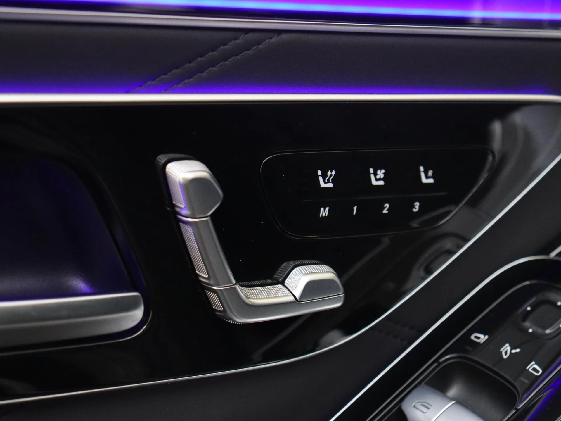 Mercedes-Benz-S-Klasse-image-37