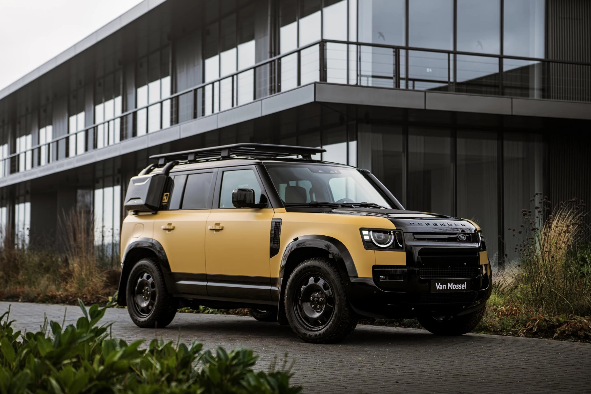 Land Rover-Defender-image-1