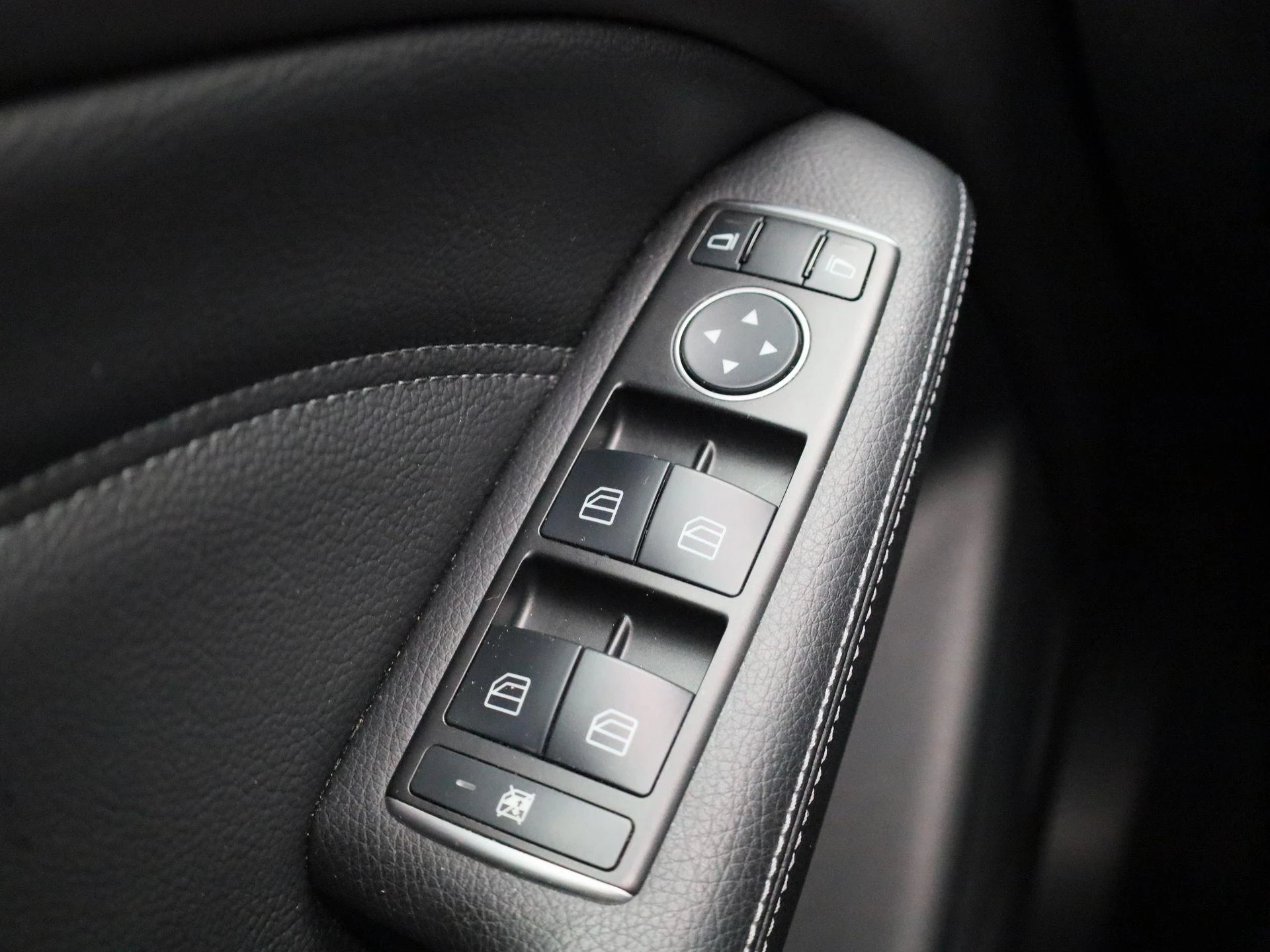 Mercedes-Benz-B-Klasse-image-29