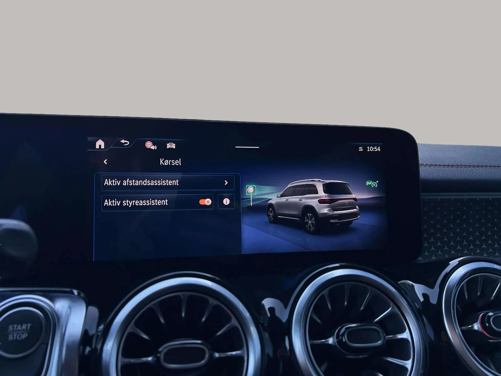 Mercedes-Benz-EQB-image-16