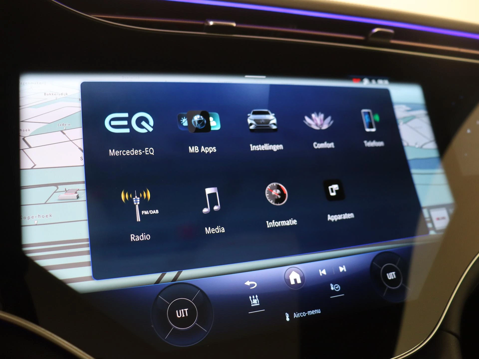 Mercedes-Benz-EQS-image-16