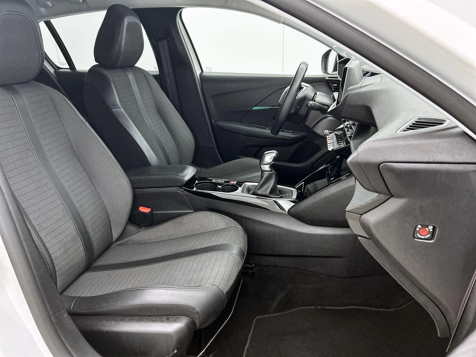 Peugeot-208-image-33
