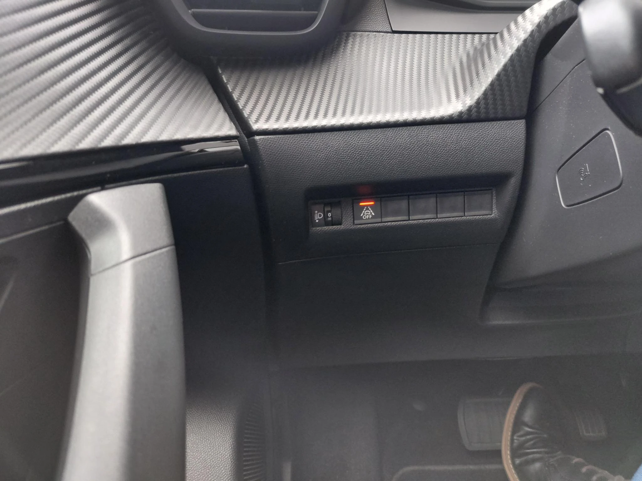 Peugeot-e-2008-image-19