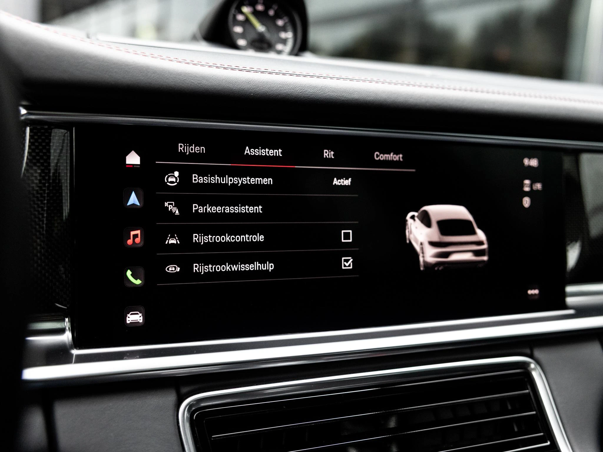 Porsche-Panamera-image-16