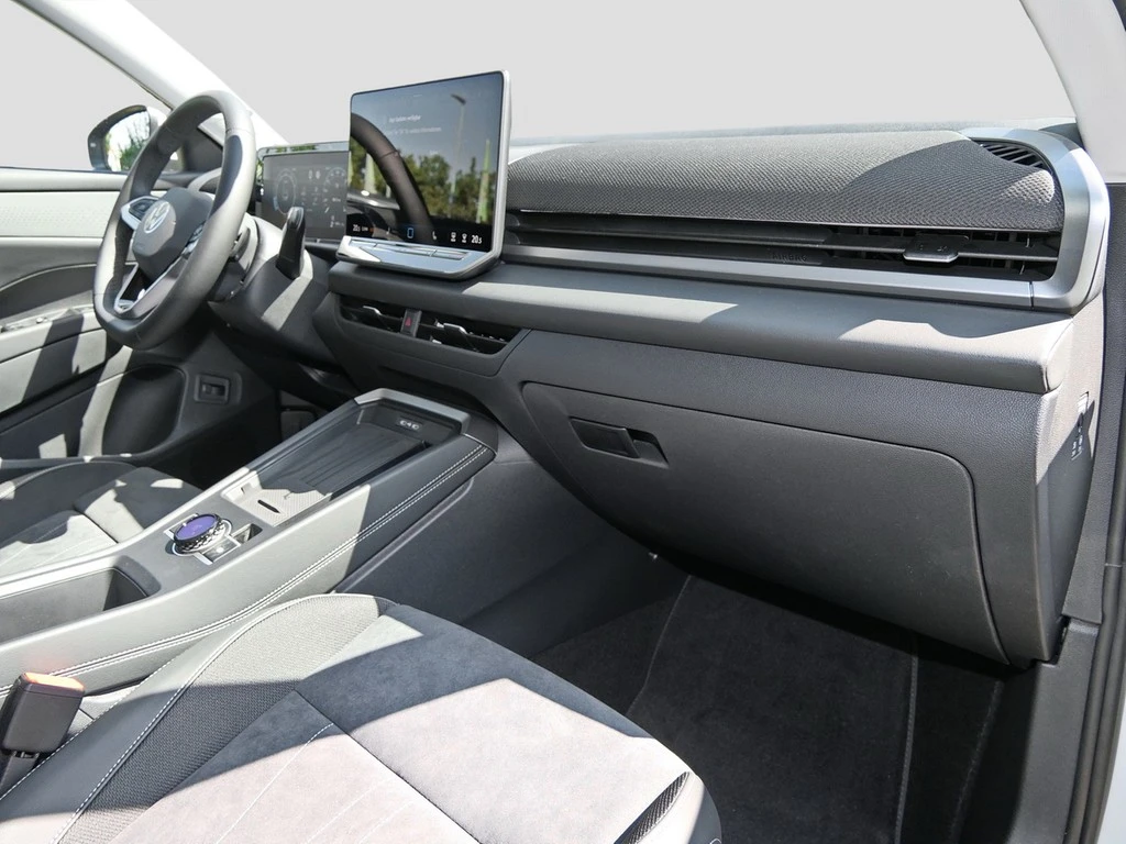 Volkswagen-T-Roc-image-7