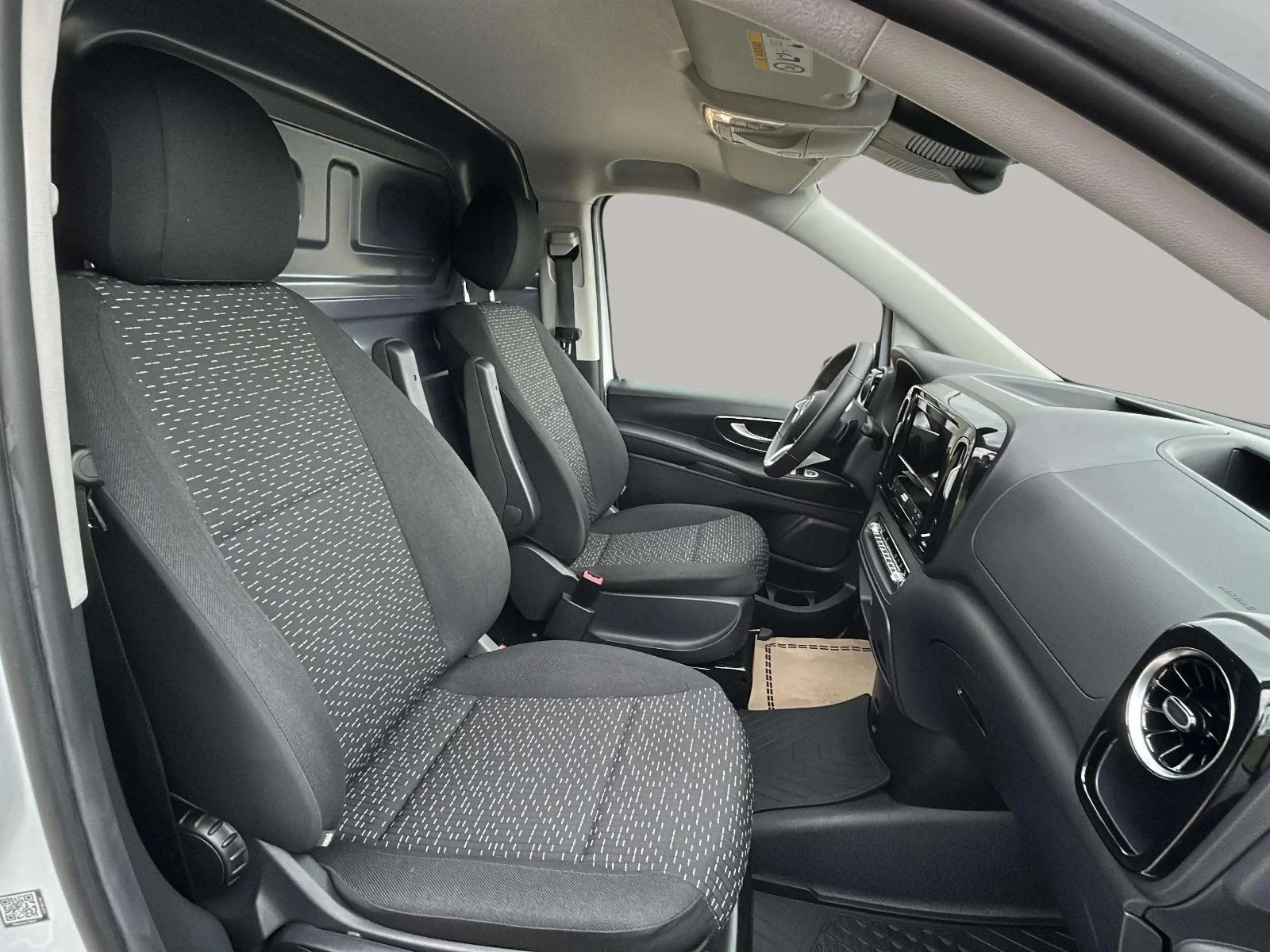 Mercedes-Benz-eVito-image-8