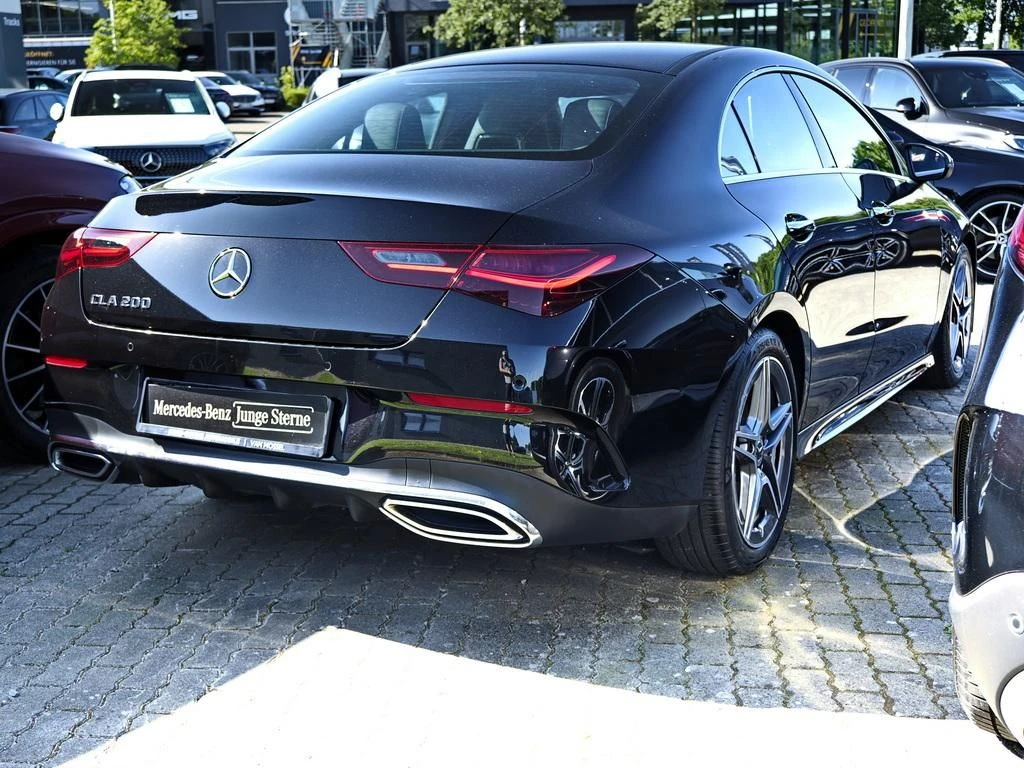 Mercedes-Benz-CLA 200-image-4