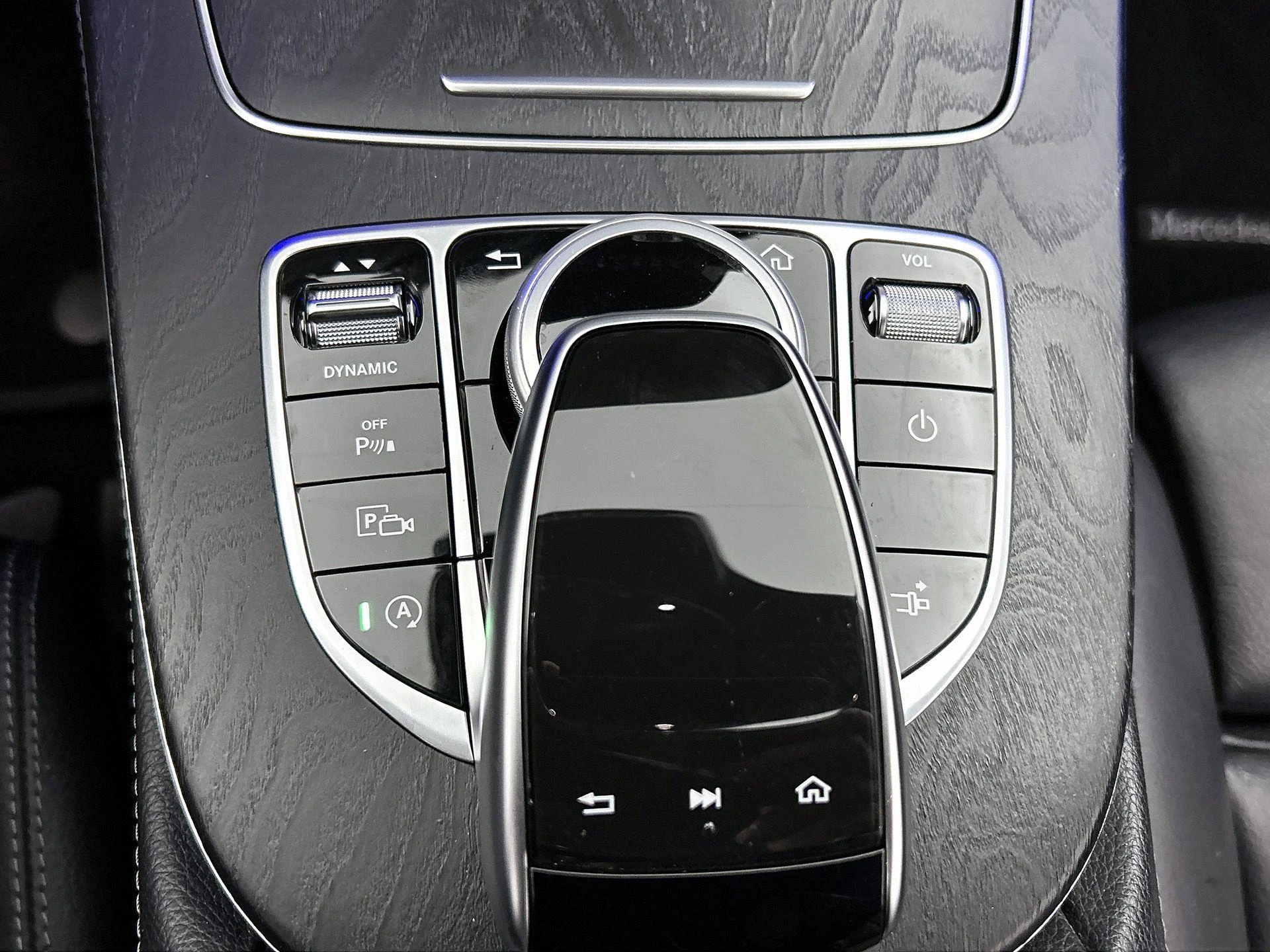 Mercedes-Benz-E-Klasse-image-9