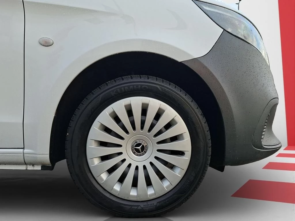 Mercedes-Benz-Vito-image-13