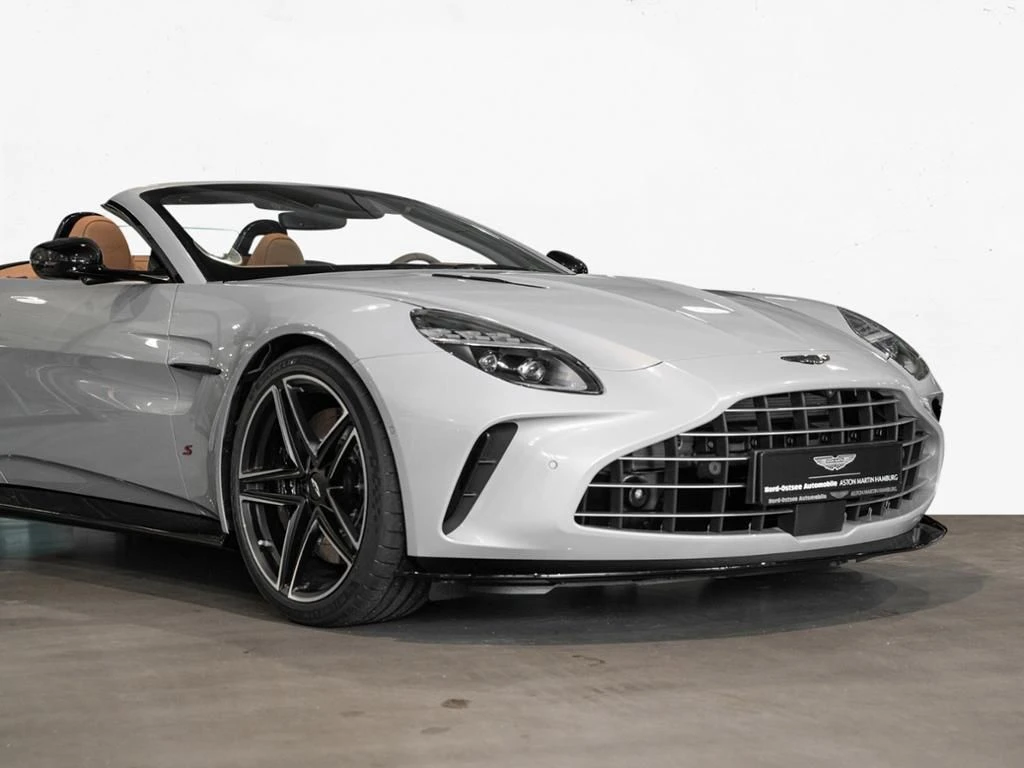 Aston Martin-V8 Vantage-image-17