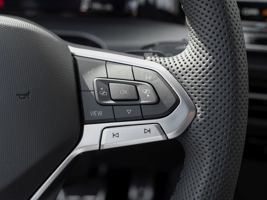 Volkswagen-Golf-image-17