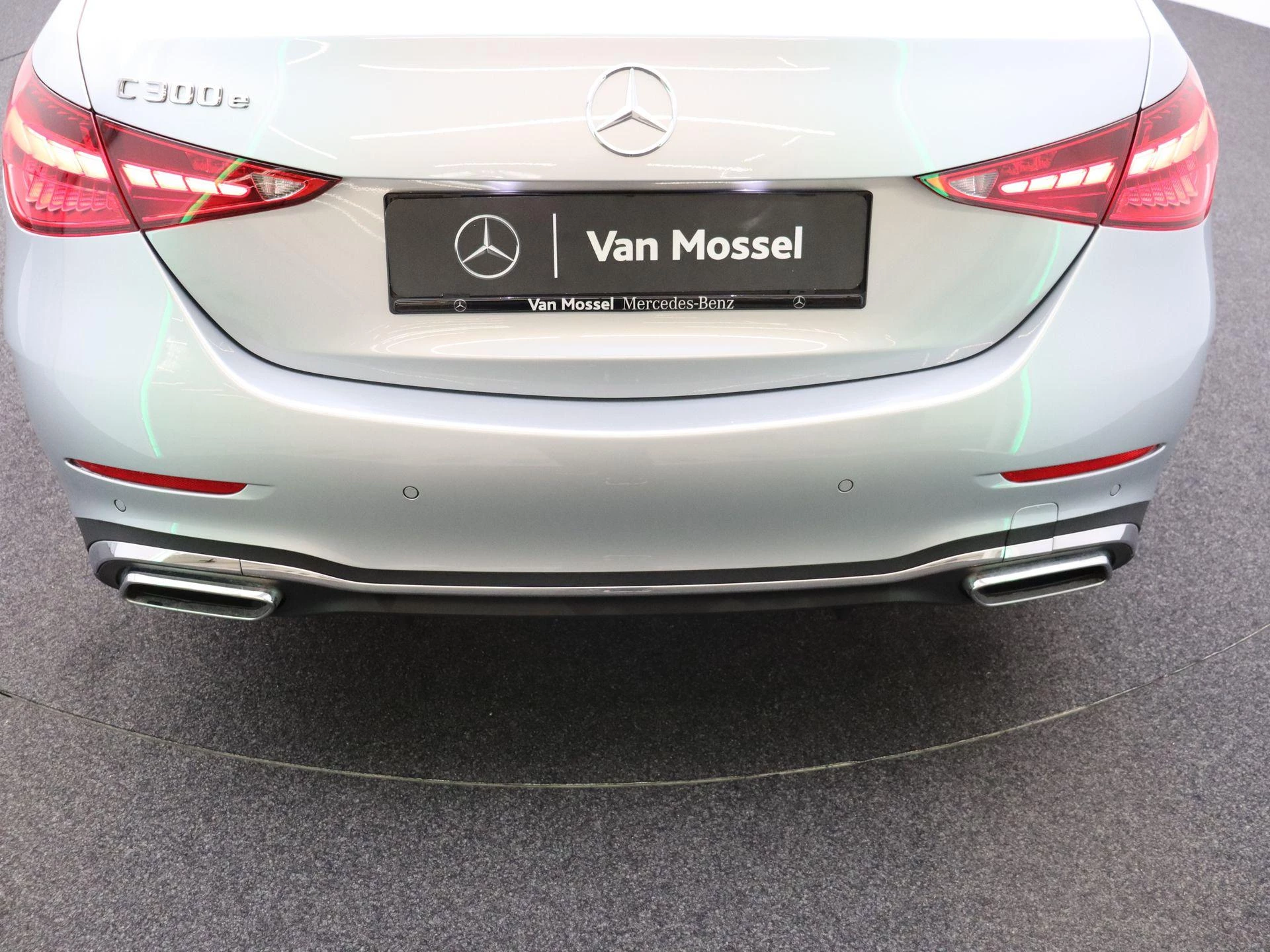 Mercedes-Benz C-Klasse 300 e AMG Line Sedan + PANORAMISCH DAK + SURROUND VIEW CAMERA +