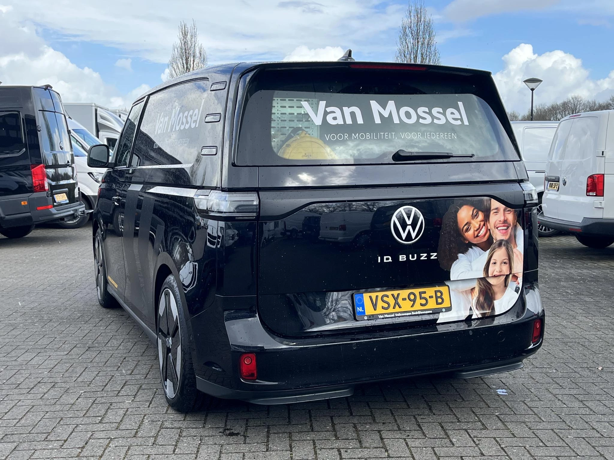 Volkswagen-ID. Buzz Cargo-image-1