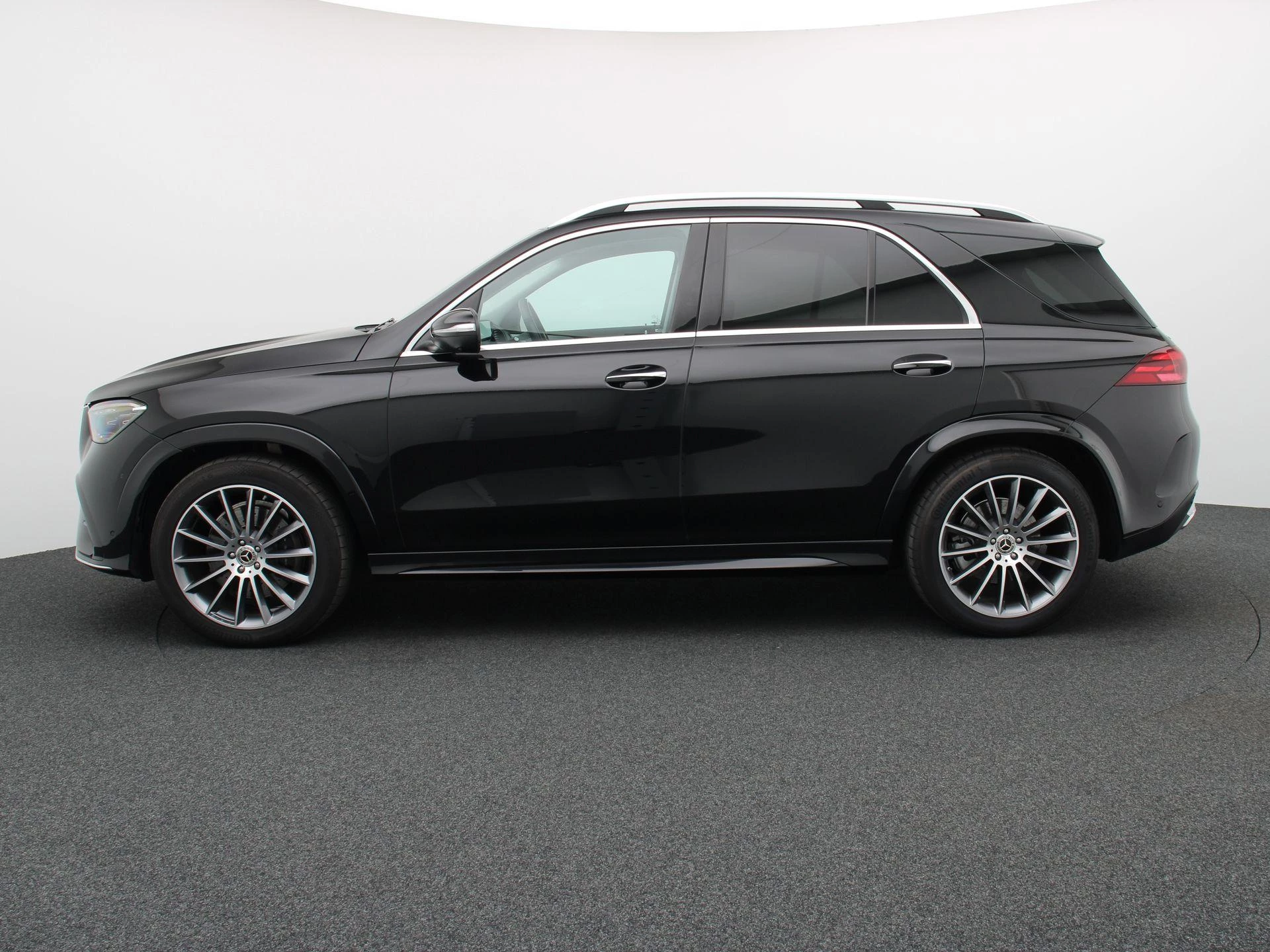 Mercedes-Benz GLE 300 d 4MATIC AMG LINE + AIRMATIC + TREKHAAK 3.5 TON + BURMESTER + PANO +