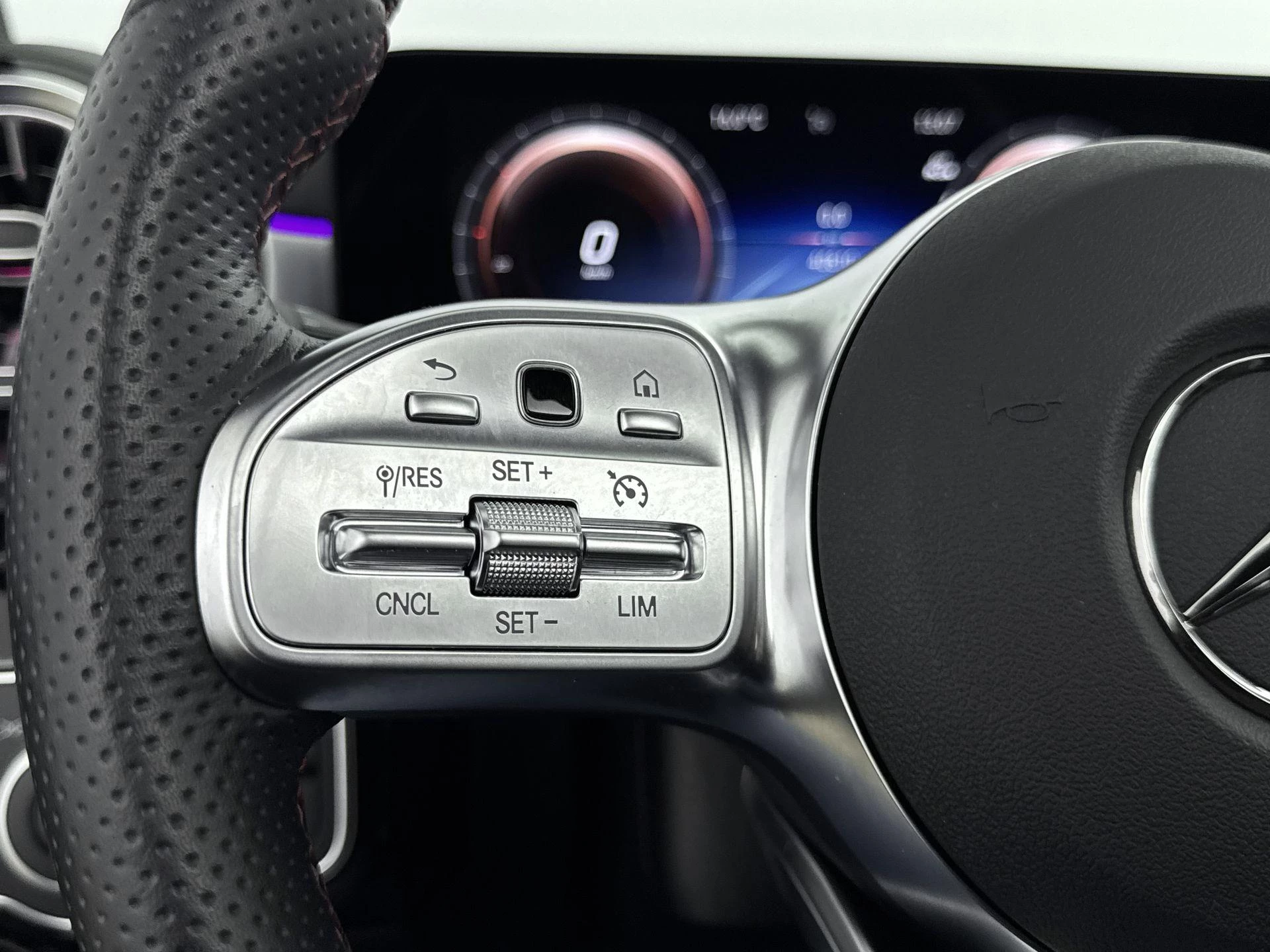 Mercedes-Benz-A-Klasse-image-5
