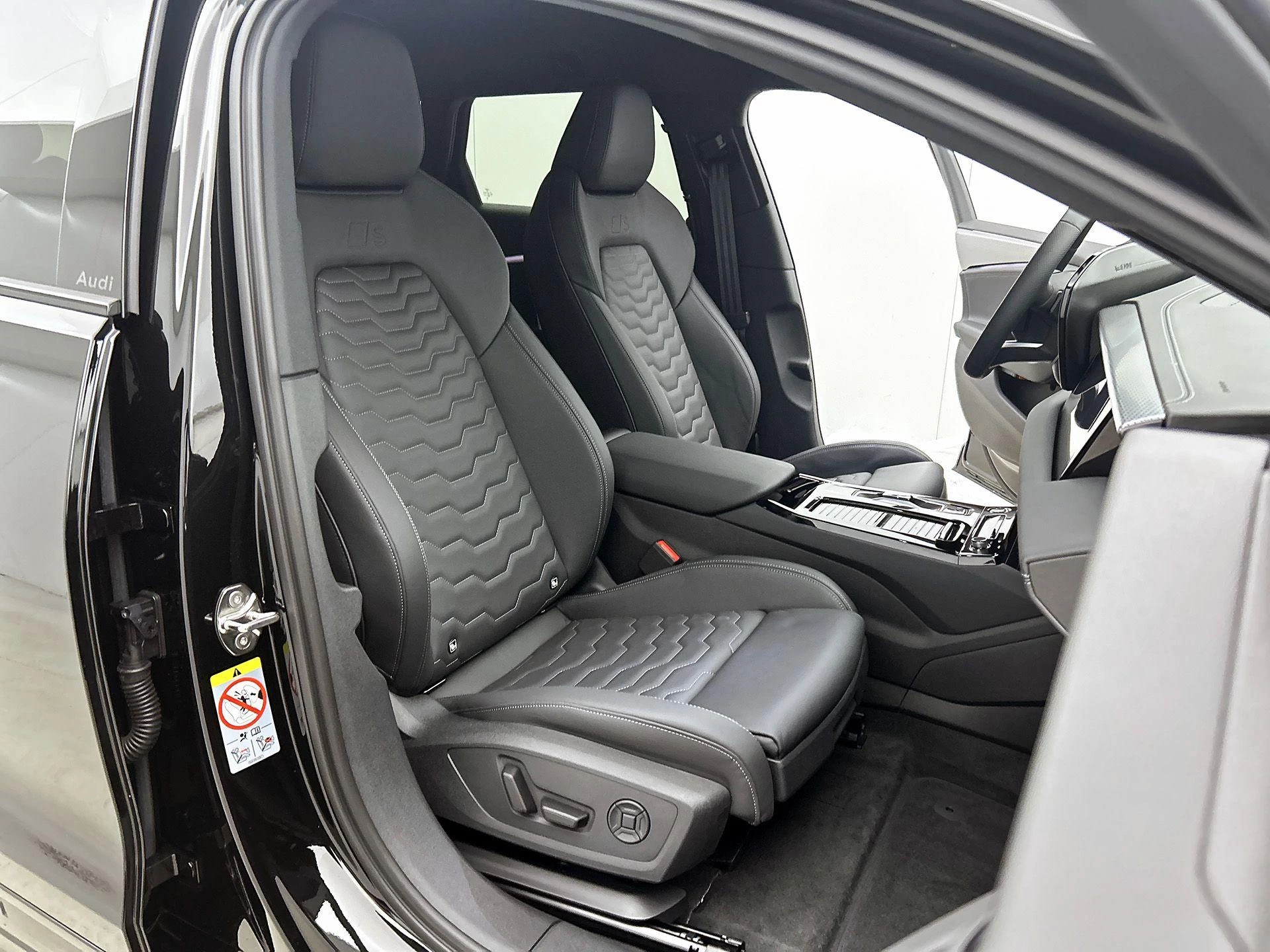Audi-A6 Avant e-tron-image-38