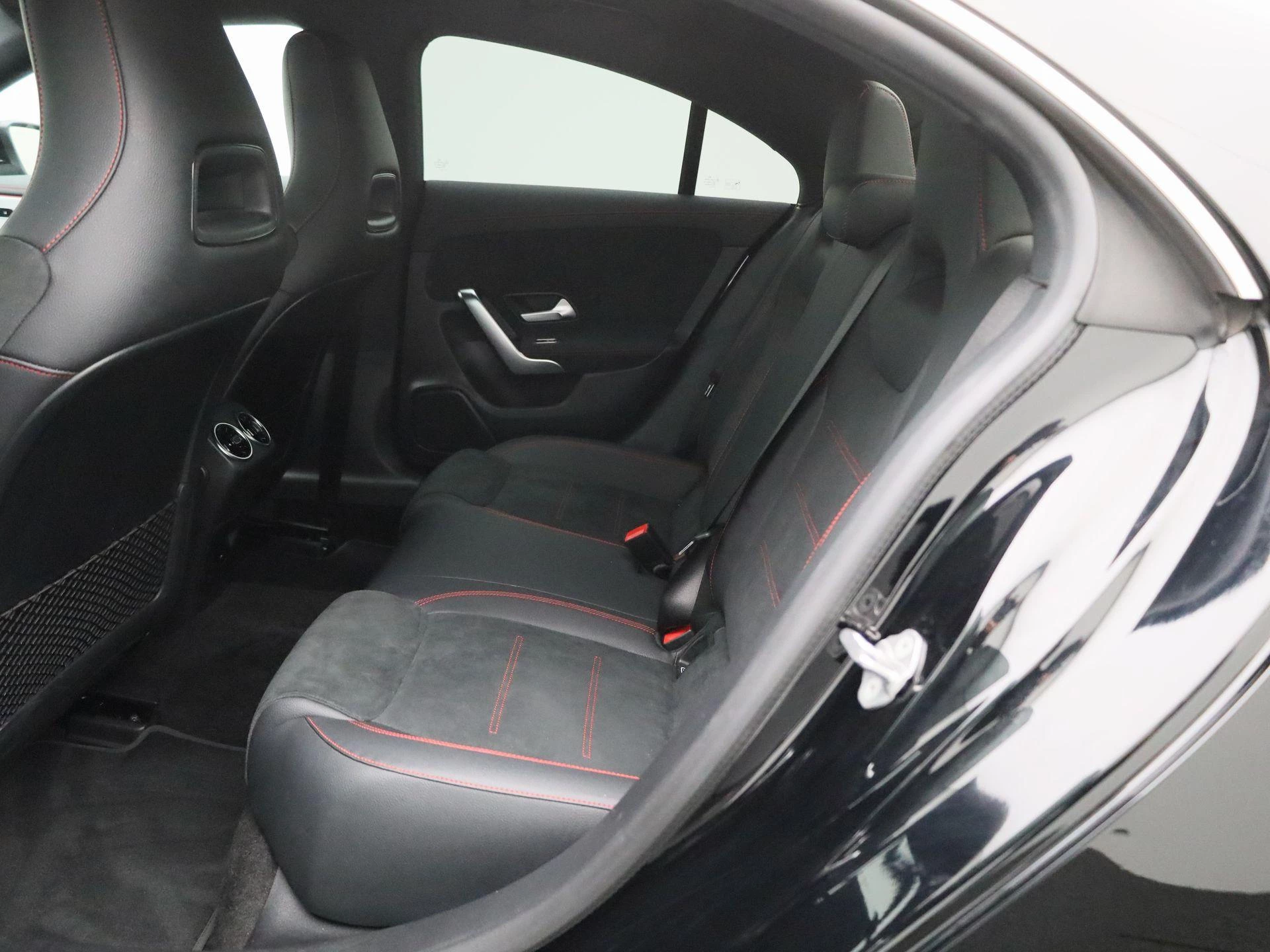 Mercedes-Benz-CLA-image-9