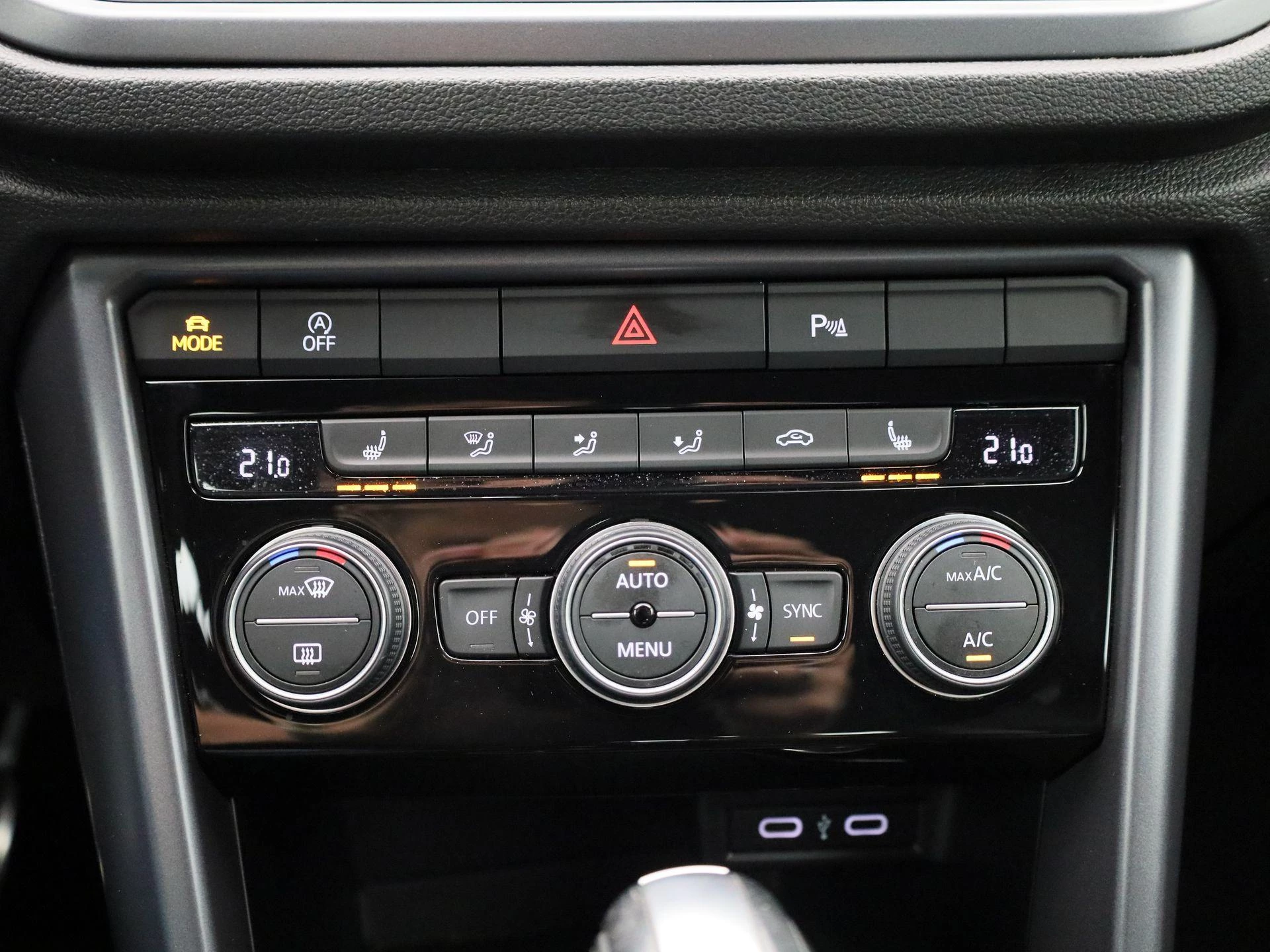 Volkswagen-T-Roc-image-21