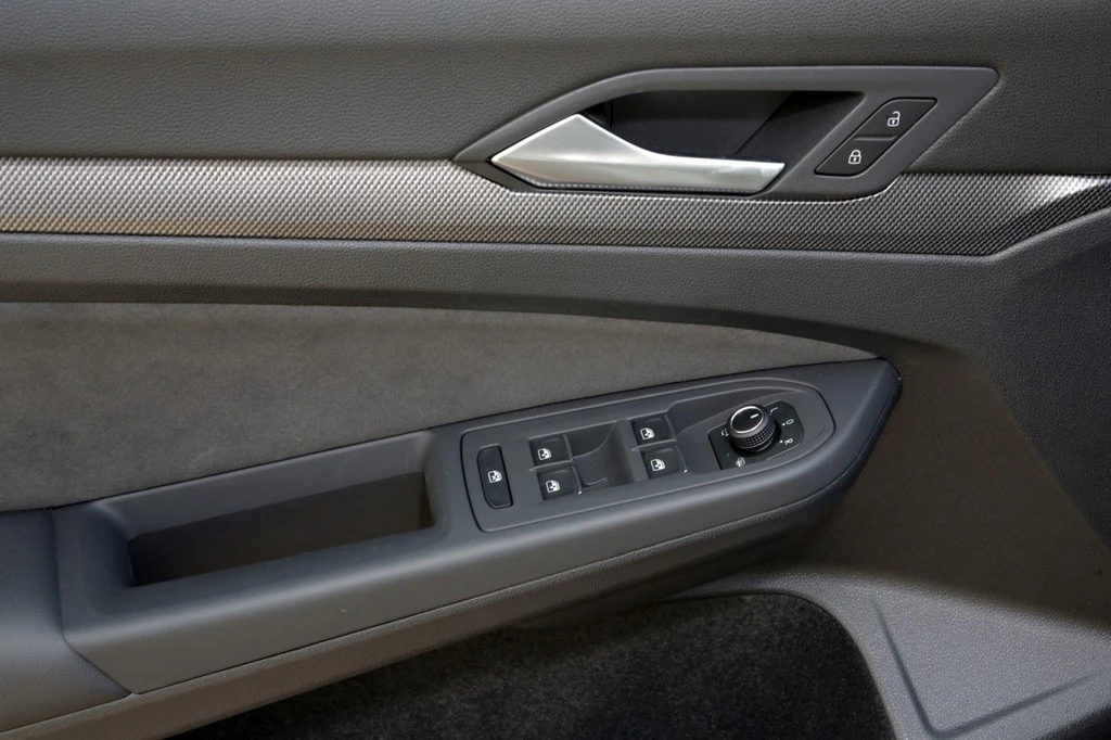 Volkswagen-Golf-image-15