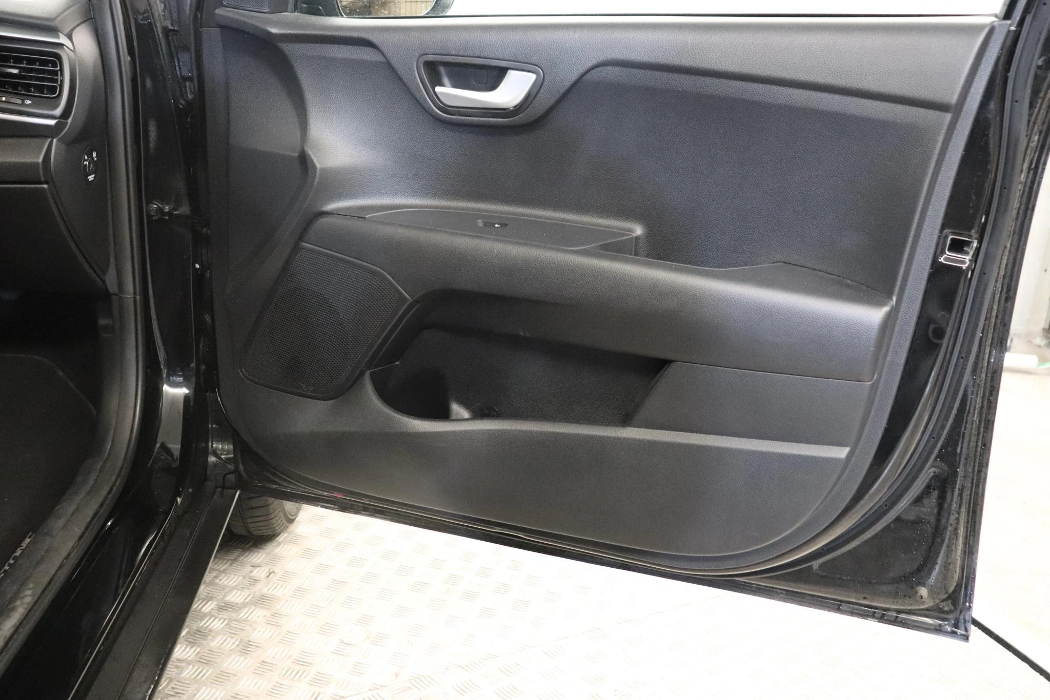 Kia-Stonic-image-9
