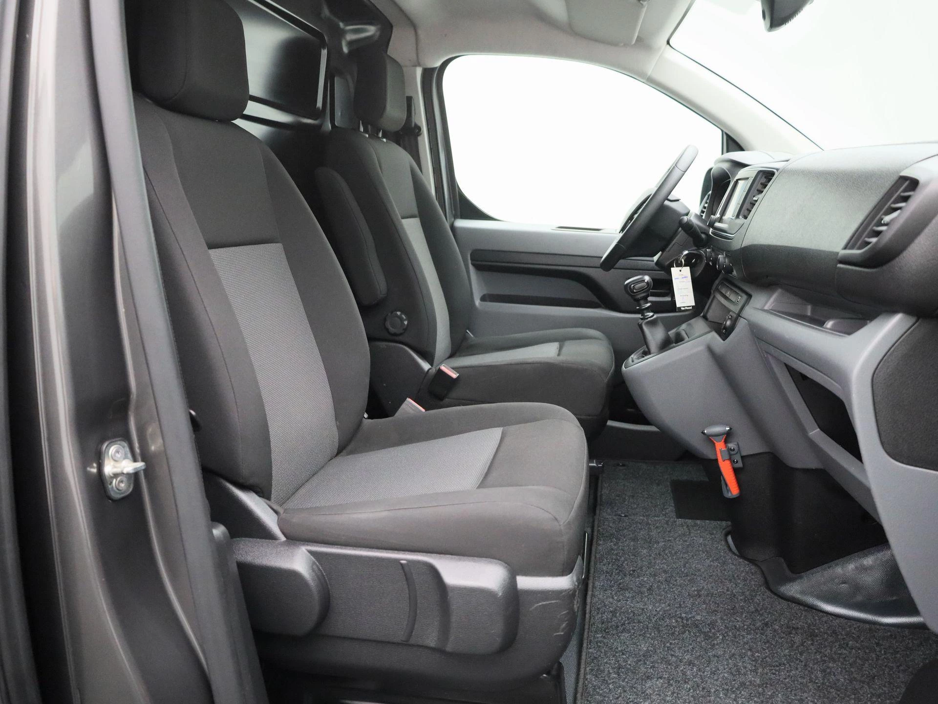 Opel-Vivaro-image-32