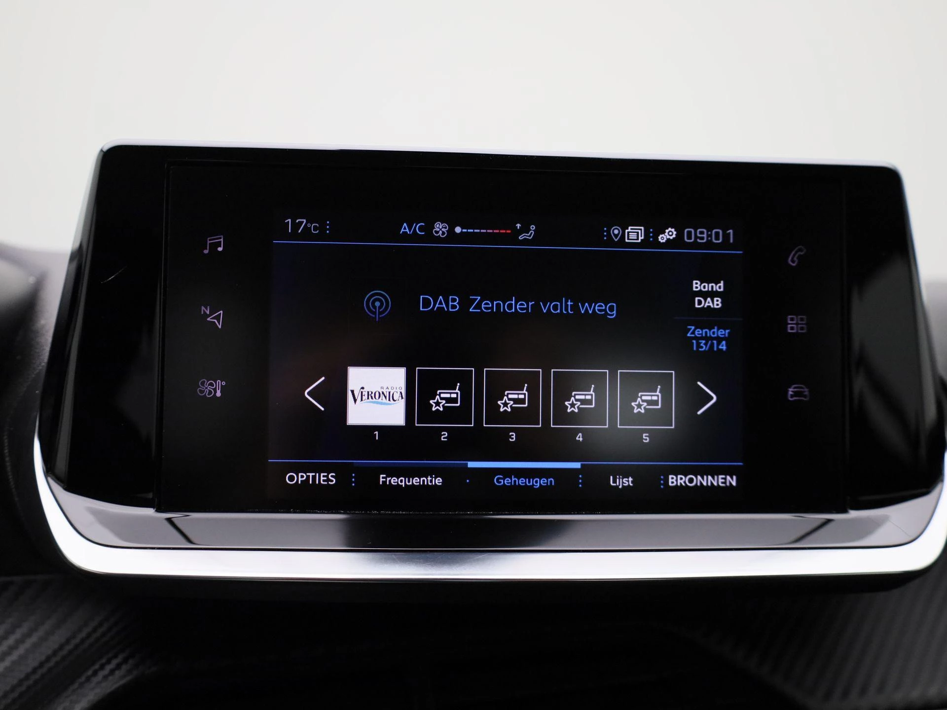 Peugeot-208-image-13