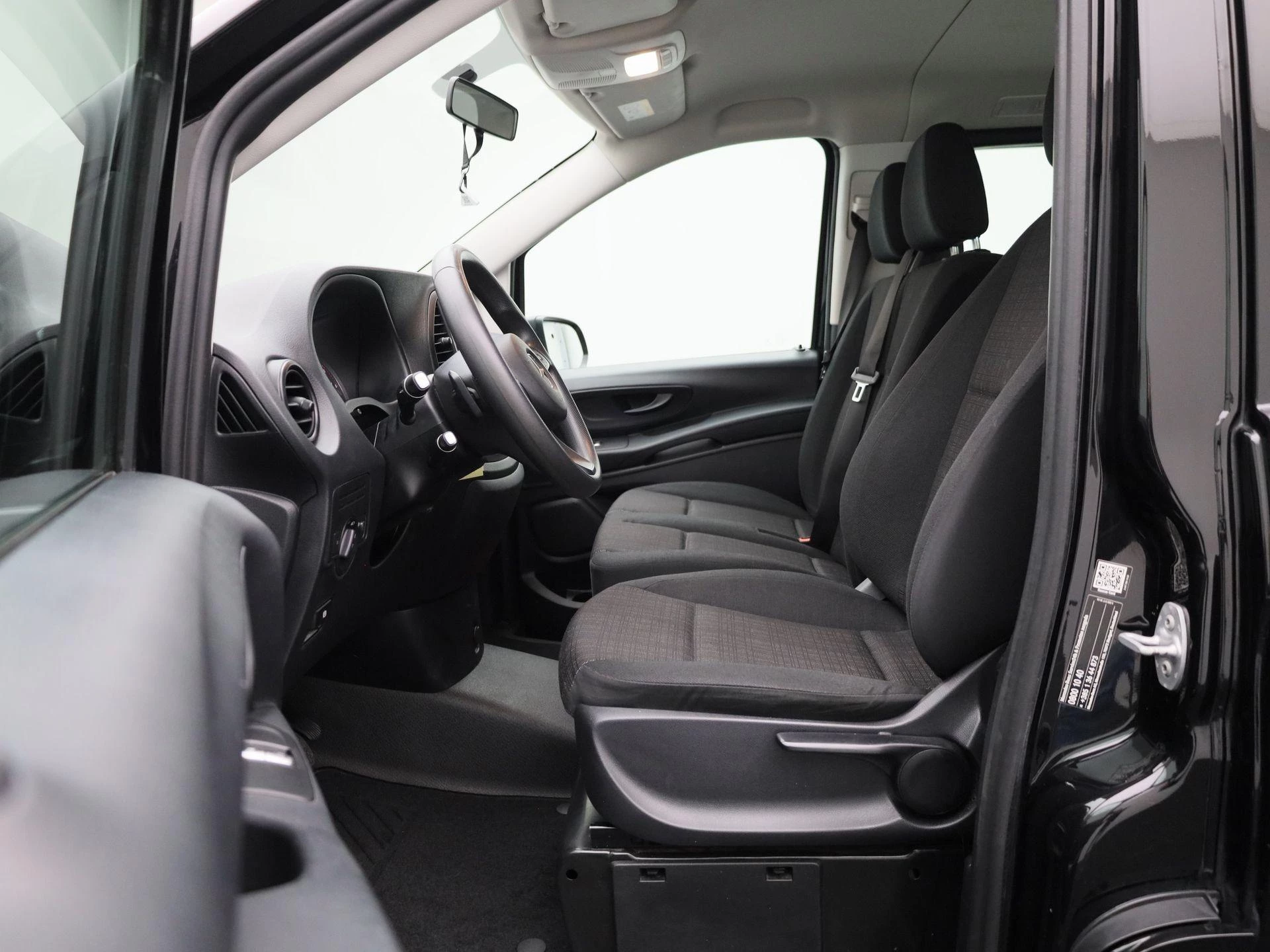 Mercedes-Benz-Vito-image-14