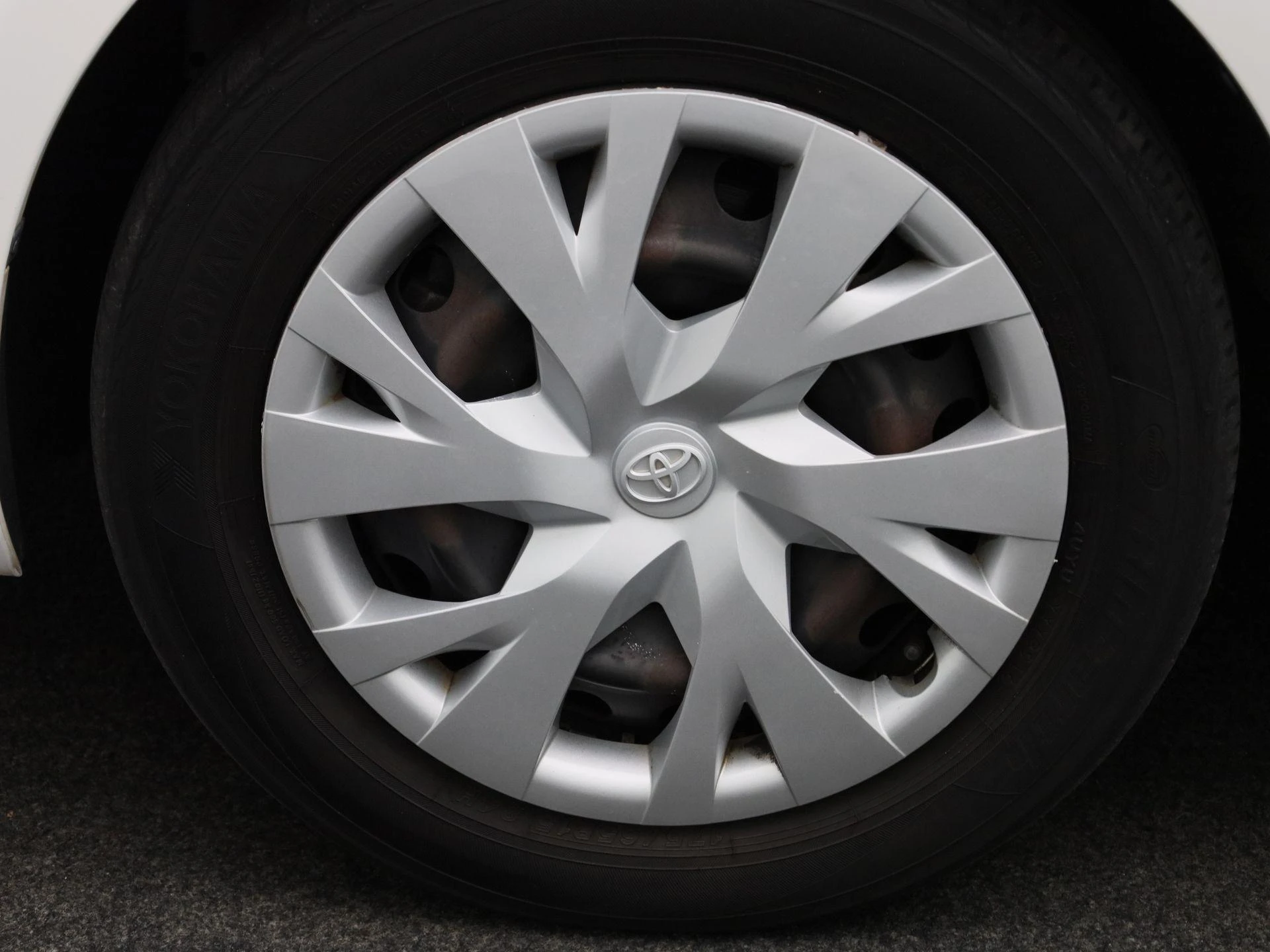 Toyota-Yaris-image-12