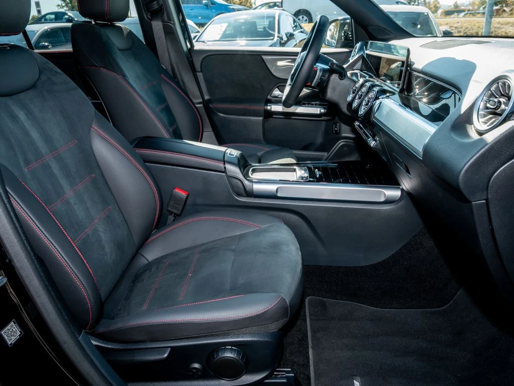 Mercedes-Benz-GLB 200 d-image-11