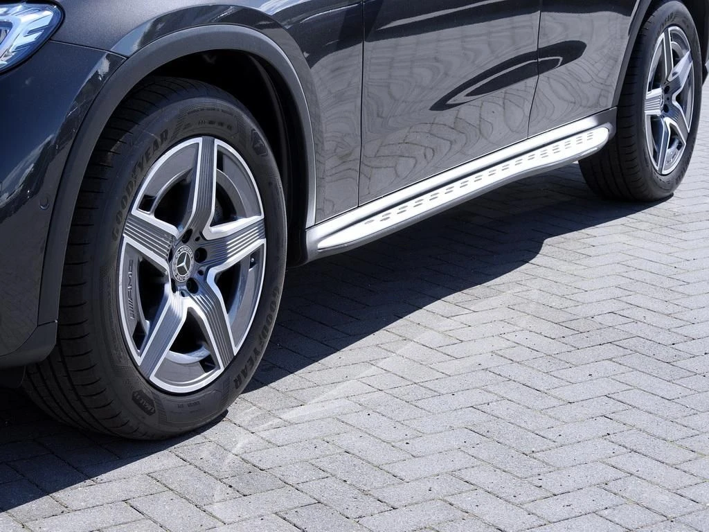 Mercedes-Benz-GLC 300 d-image-6