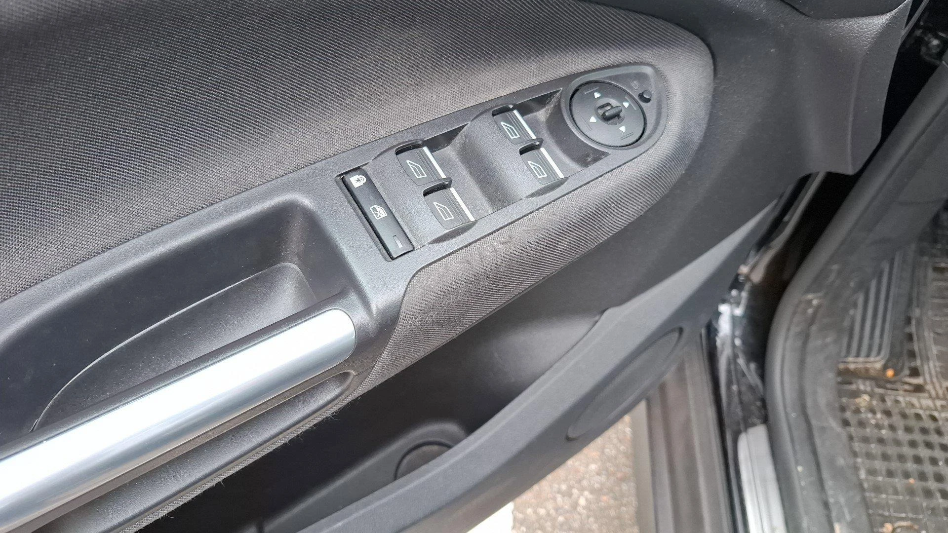 Ford-C-MAX-image-10