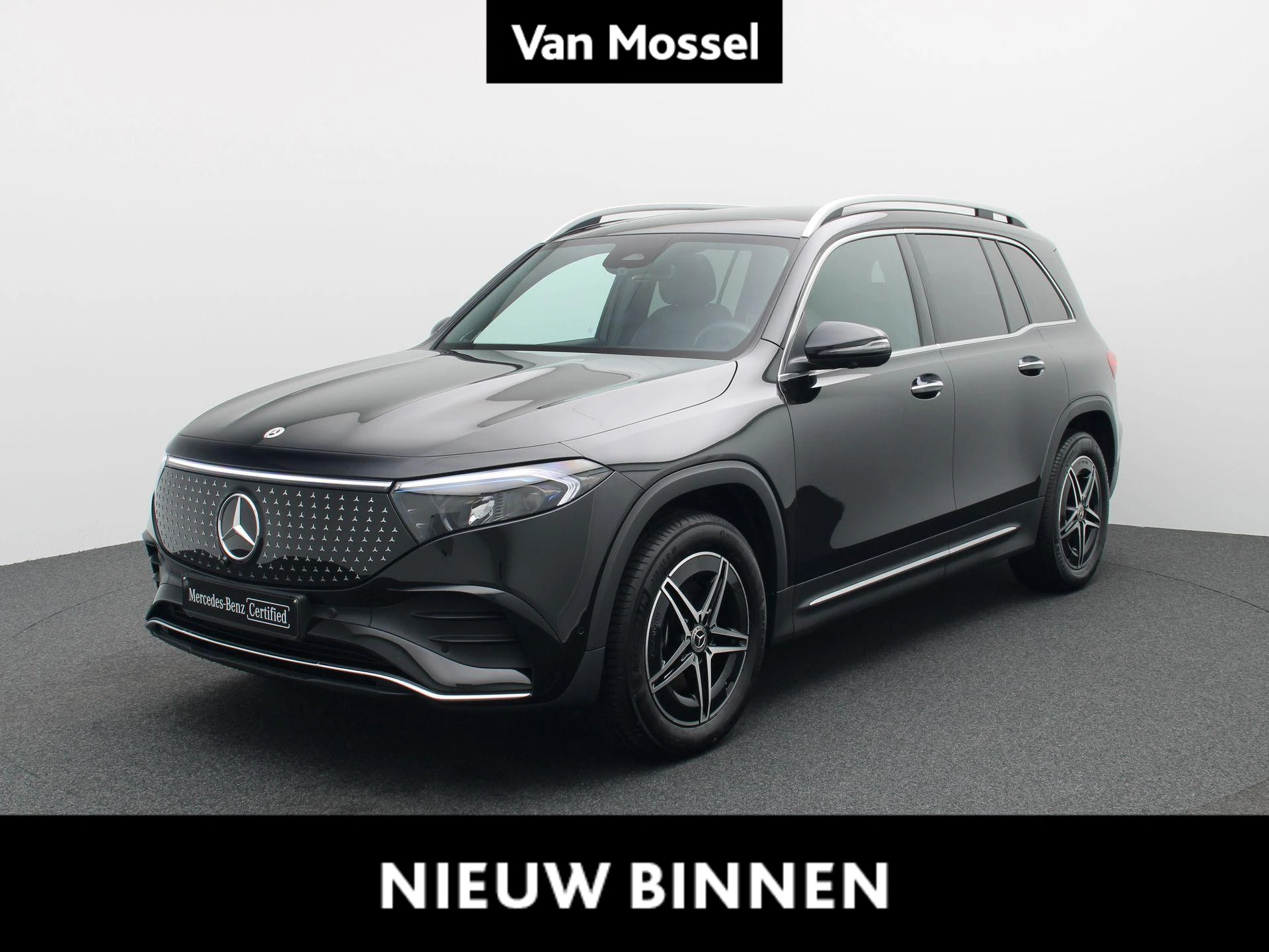 Mercedes-Benz-EQB-image-0