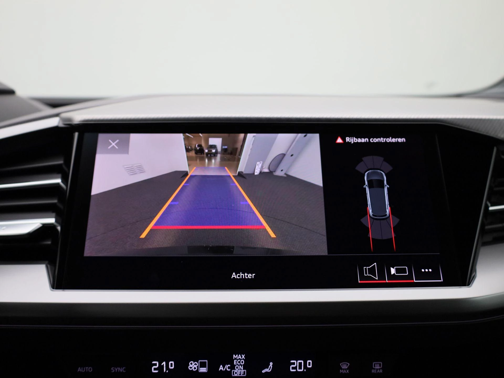 Audi-Q4 e-tron-image-35