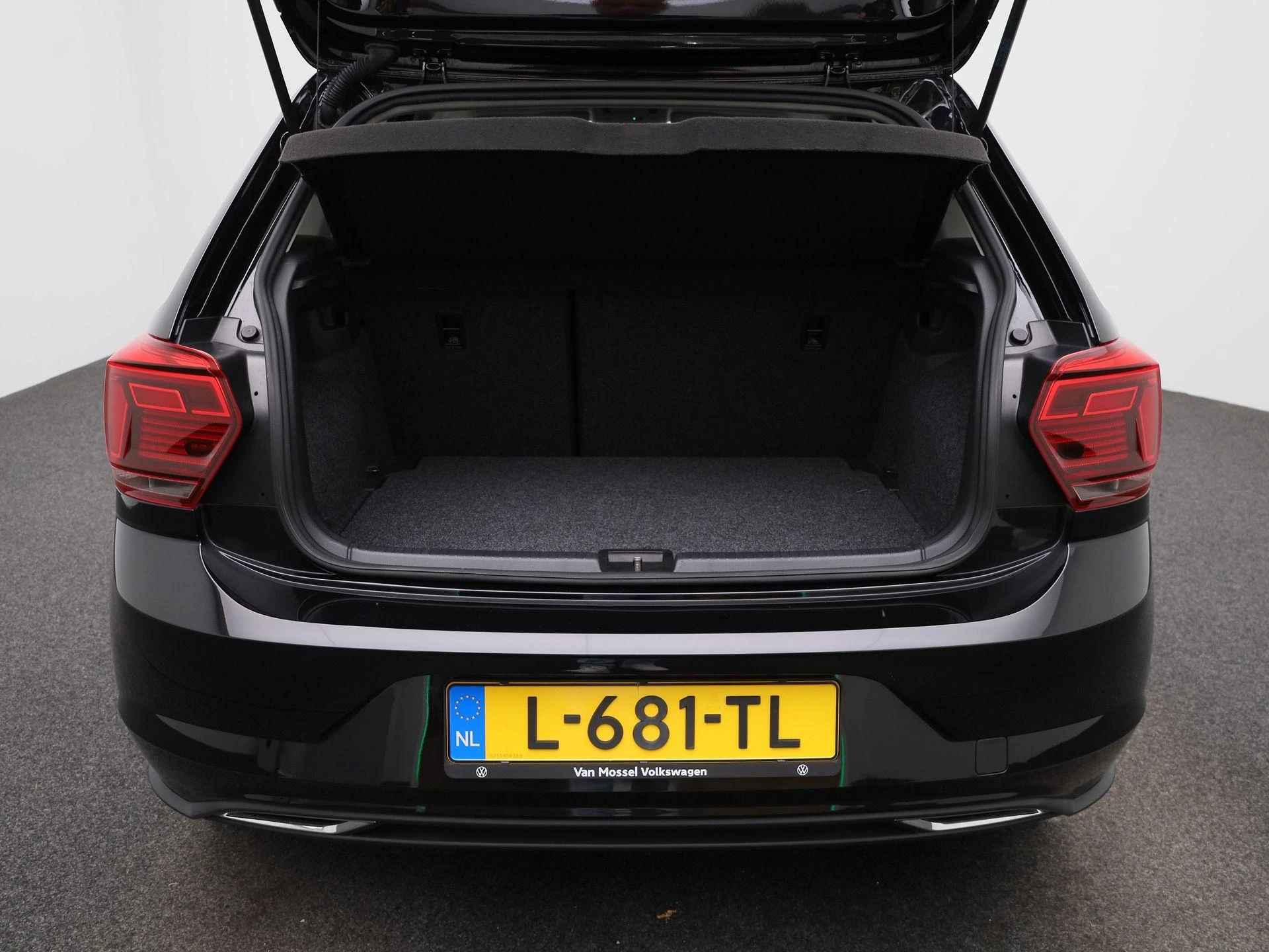 Volkswagen-Polo-image-11