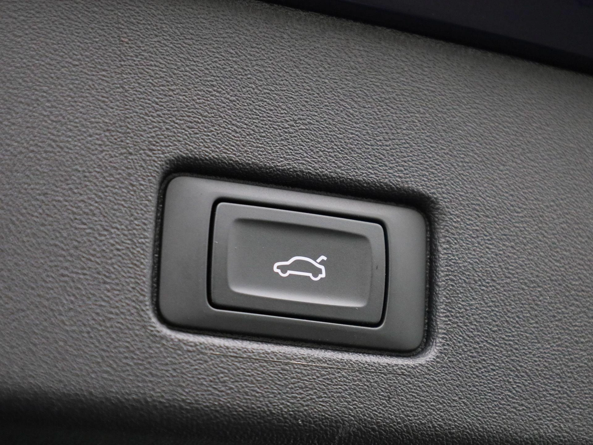 Audi-Q4 e-tron-image-14