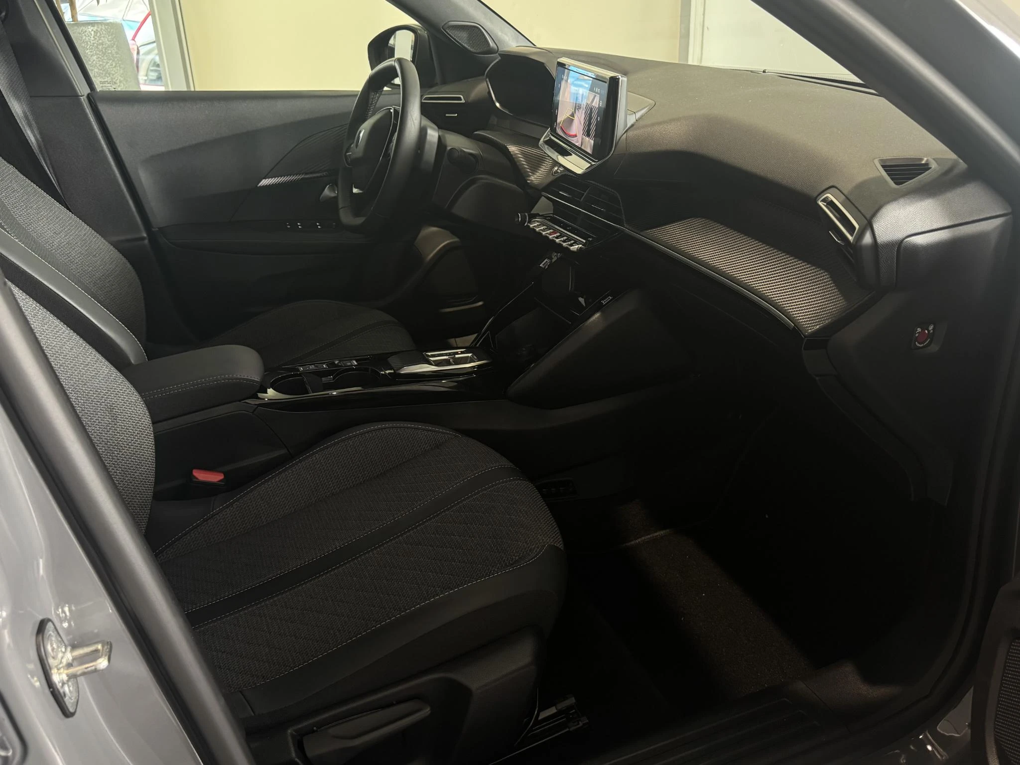 Peugeot e-2008 EV Allure Avantage 54 kWh