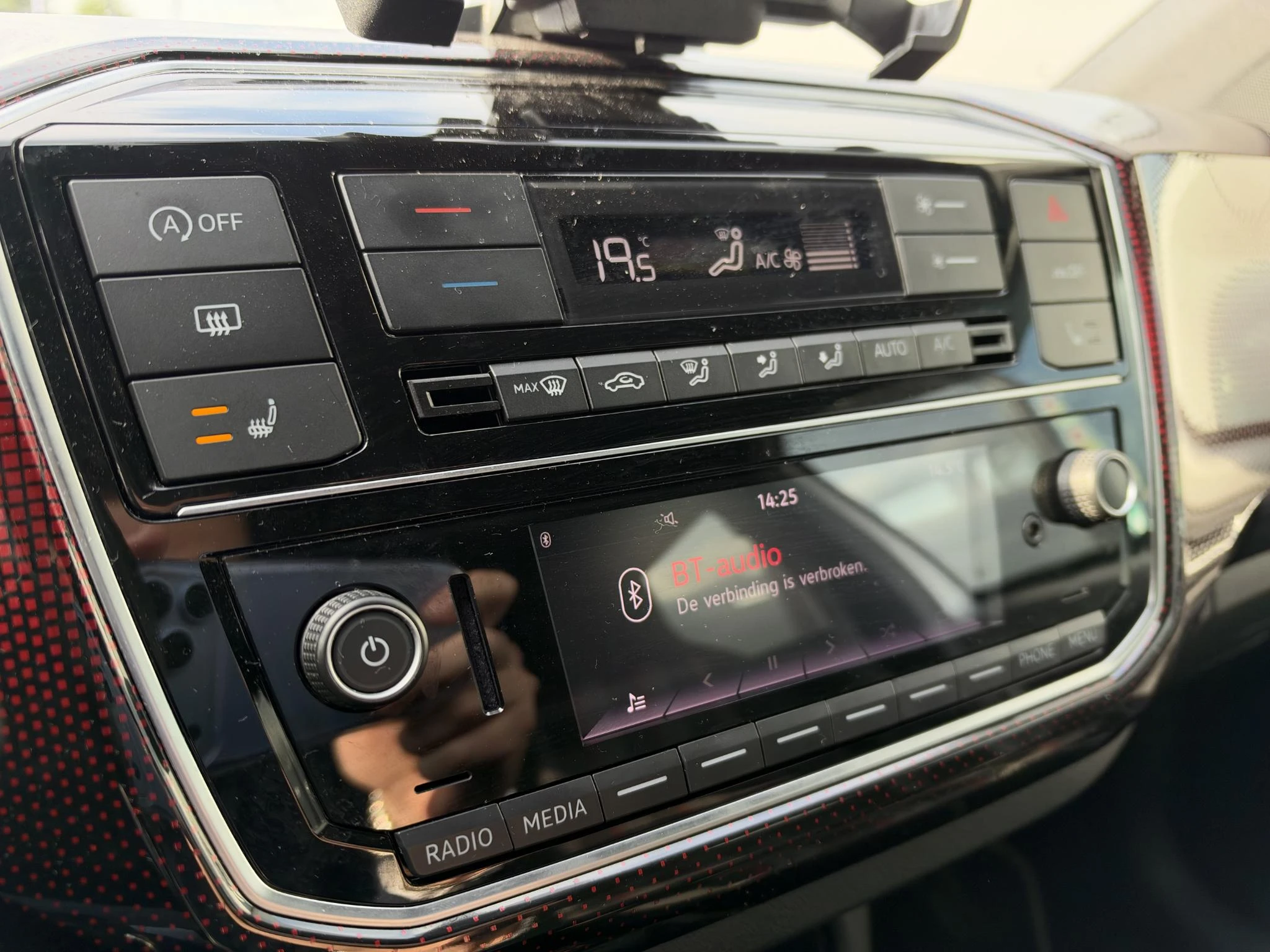 Volkswagen-up!-image-8