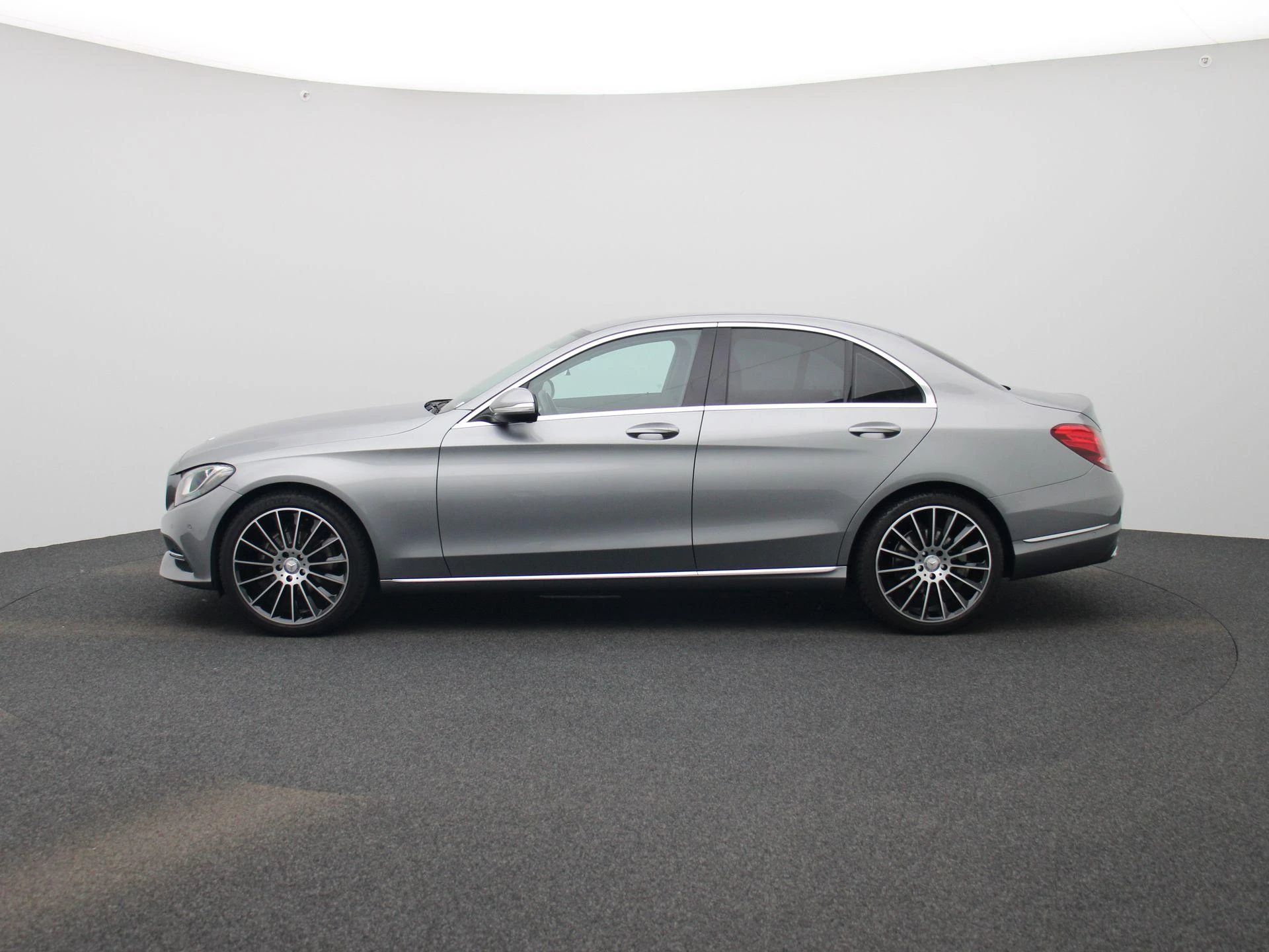 Mercedes-Benz-C-Klasse-image-3