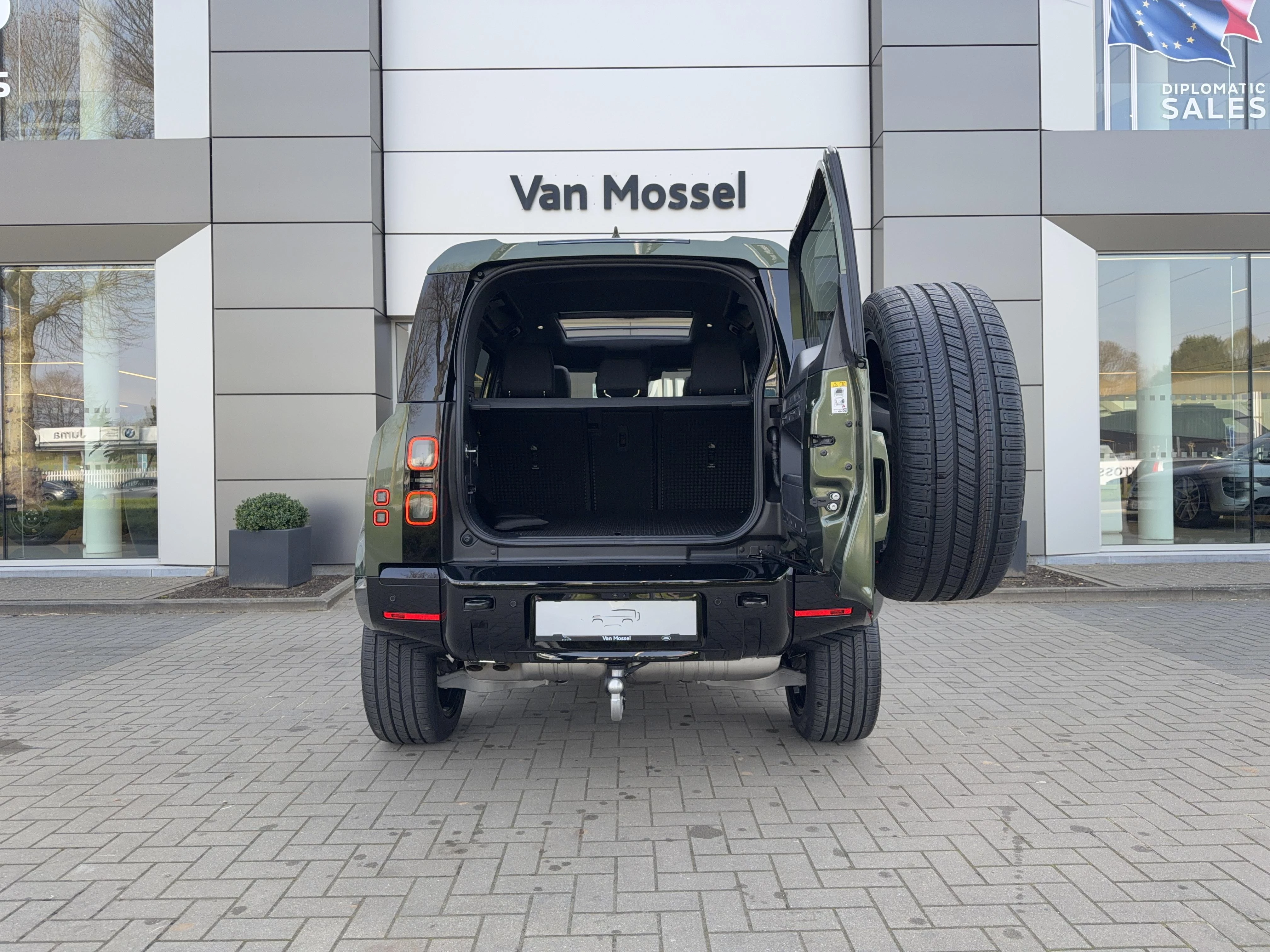 Land Rover Defender 110 D250 X-Dynamic SE AWD Auto. 26MY