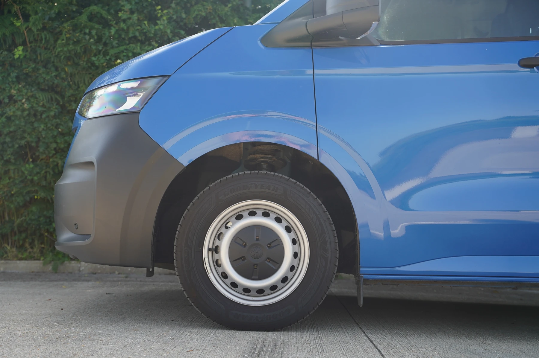 Volkswagen-Transporter-image-4