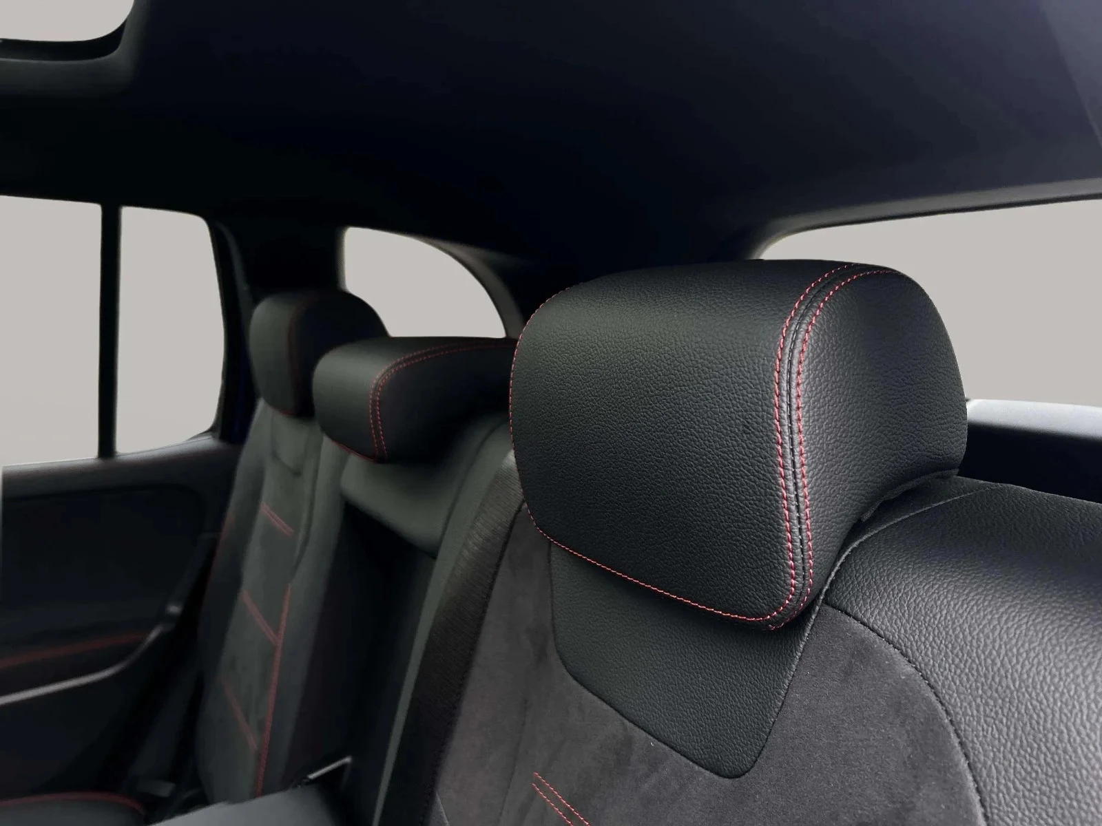 Mercedes-Benz-EQB-image-13