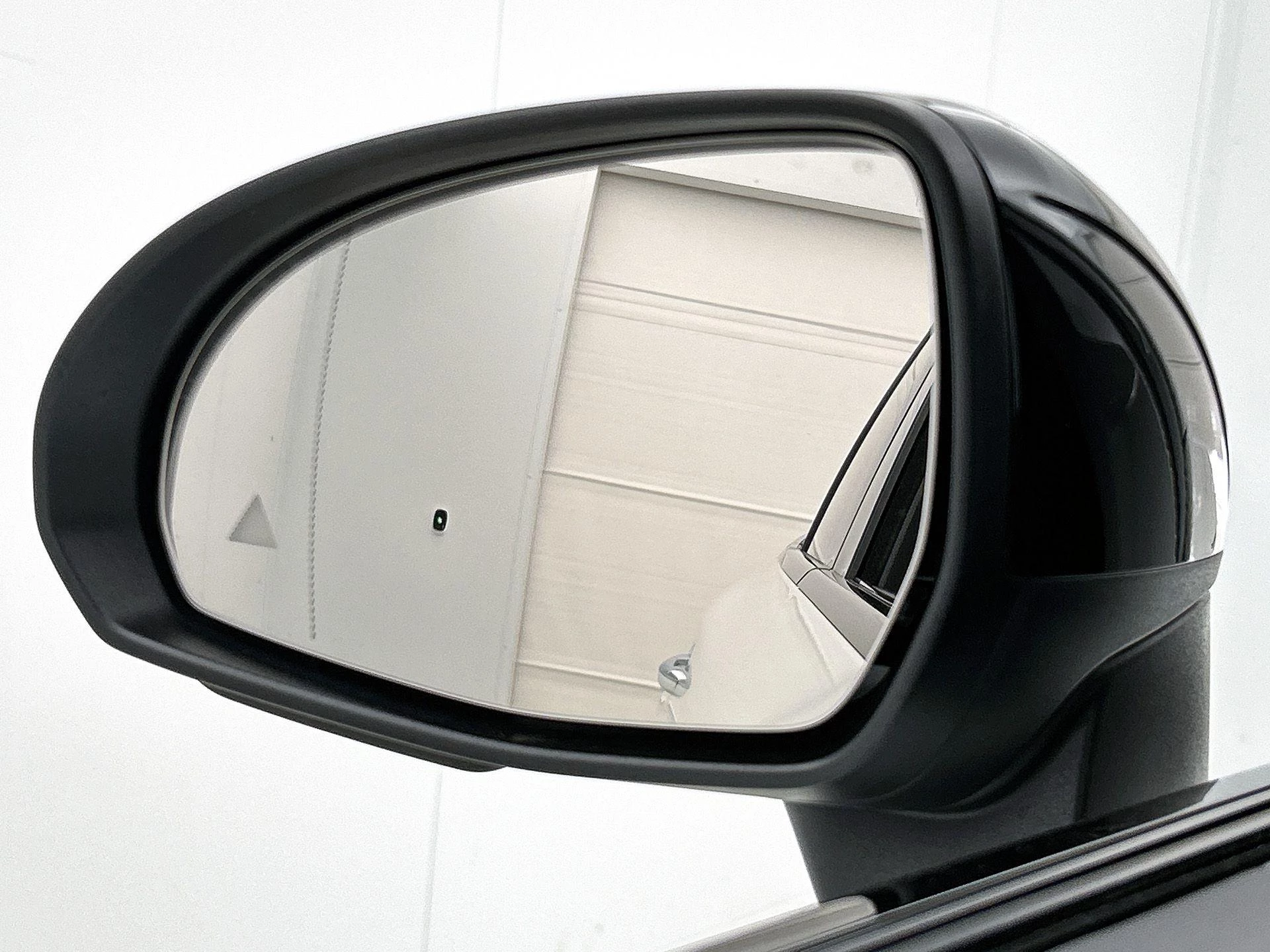 Mercedes-Benz-GLC-image-28