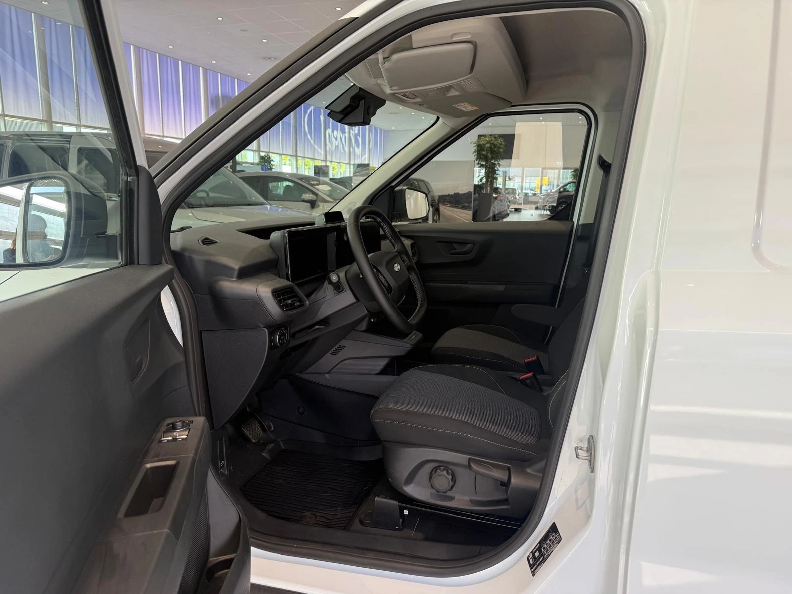 Ford-E-Transit Courier-image-10