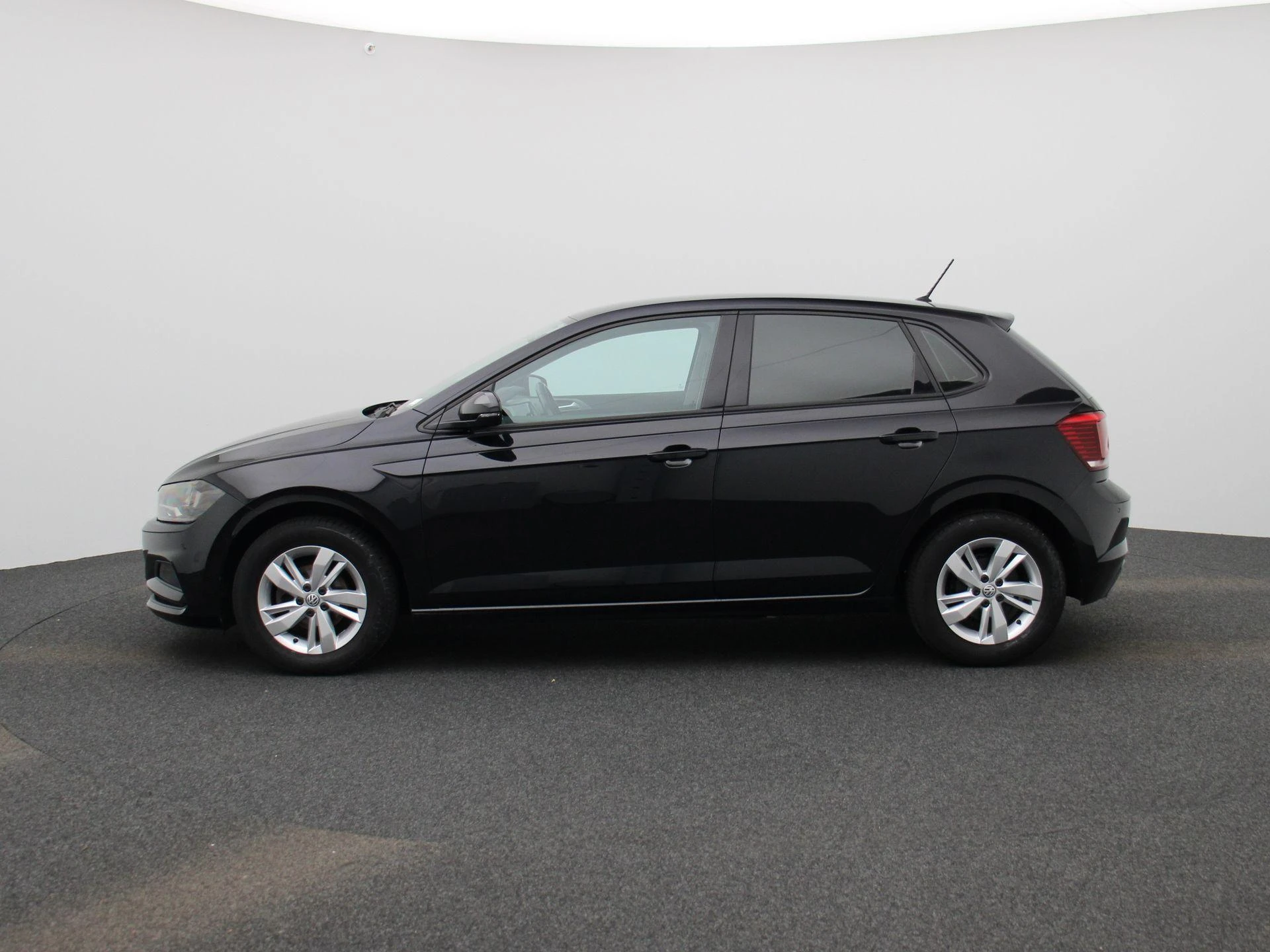 Volkswagen-Polo-image-3