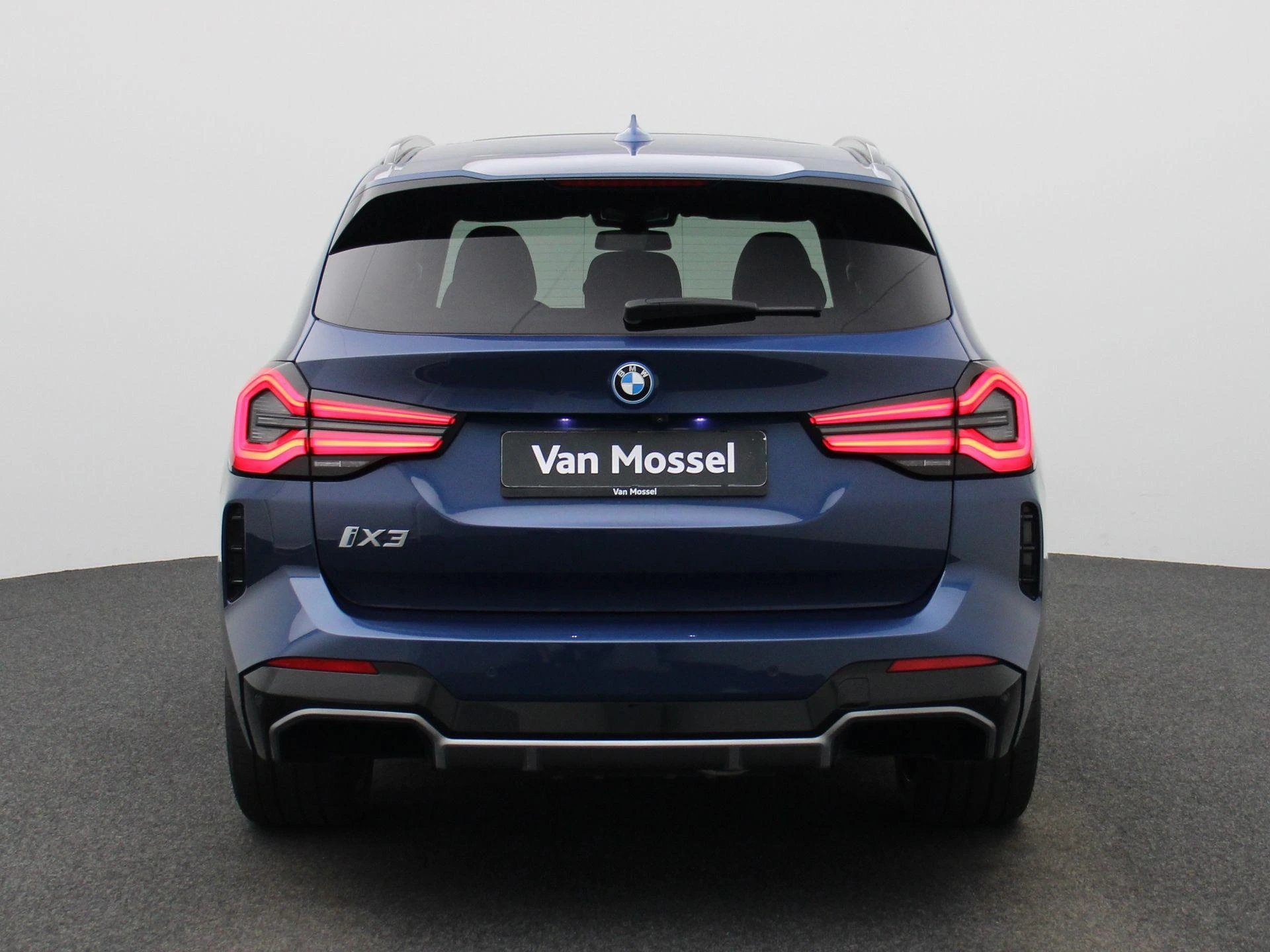 BMW-iX3-image-4