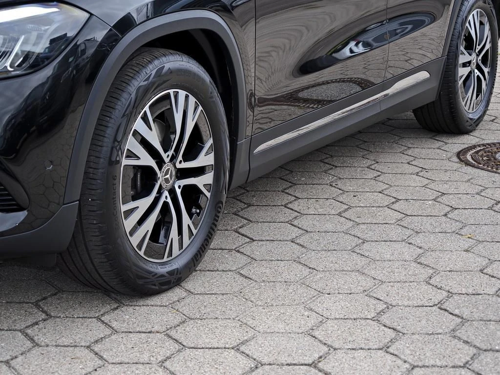 Mercedes-Benz-GLA 200 d-image-6